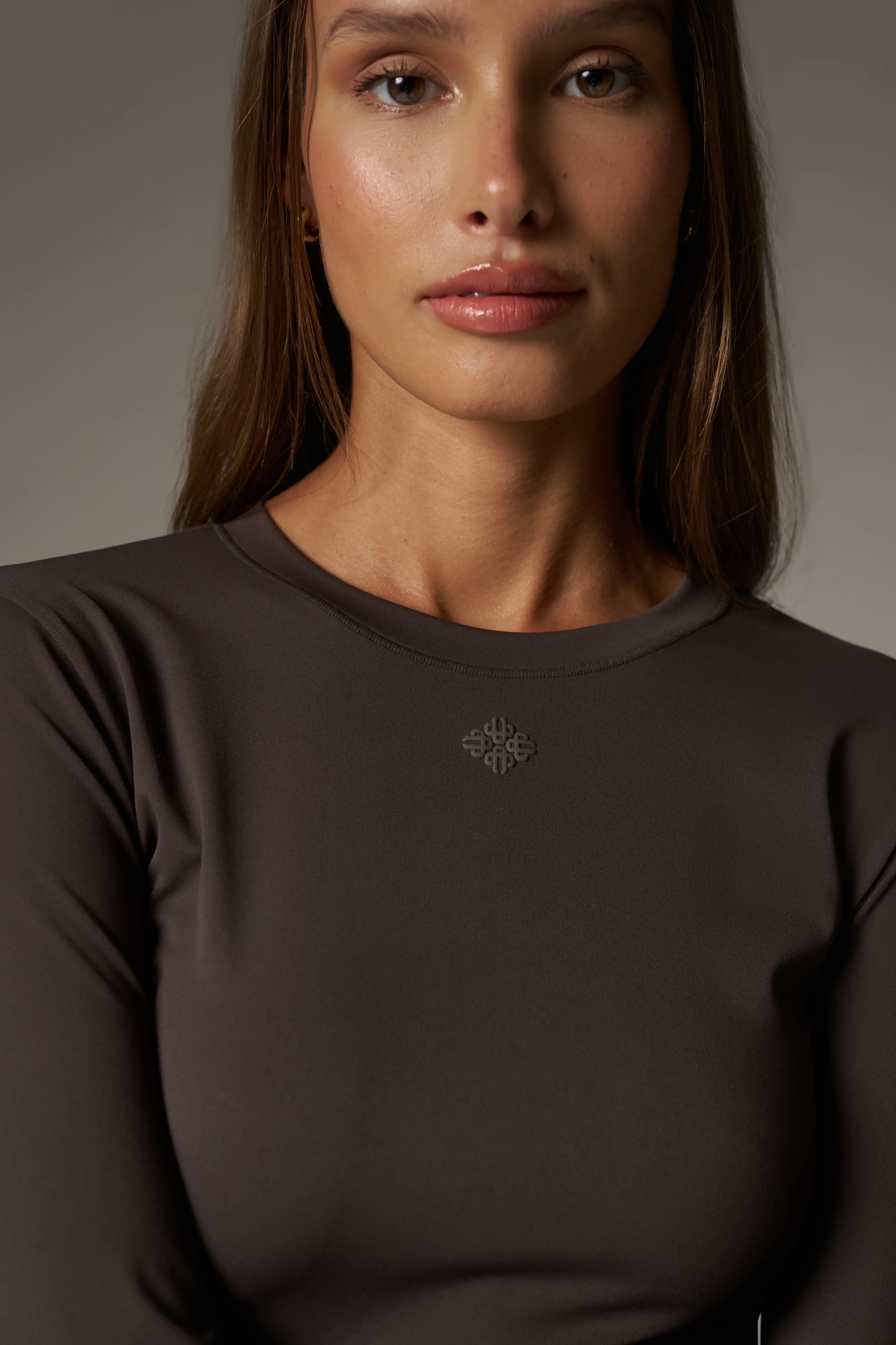 SCULPTING STRETCH LONG SLEEVE TOP - CHOCOLATE