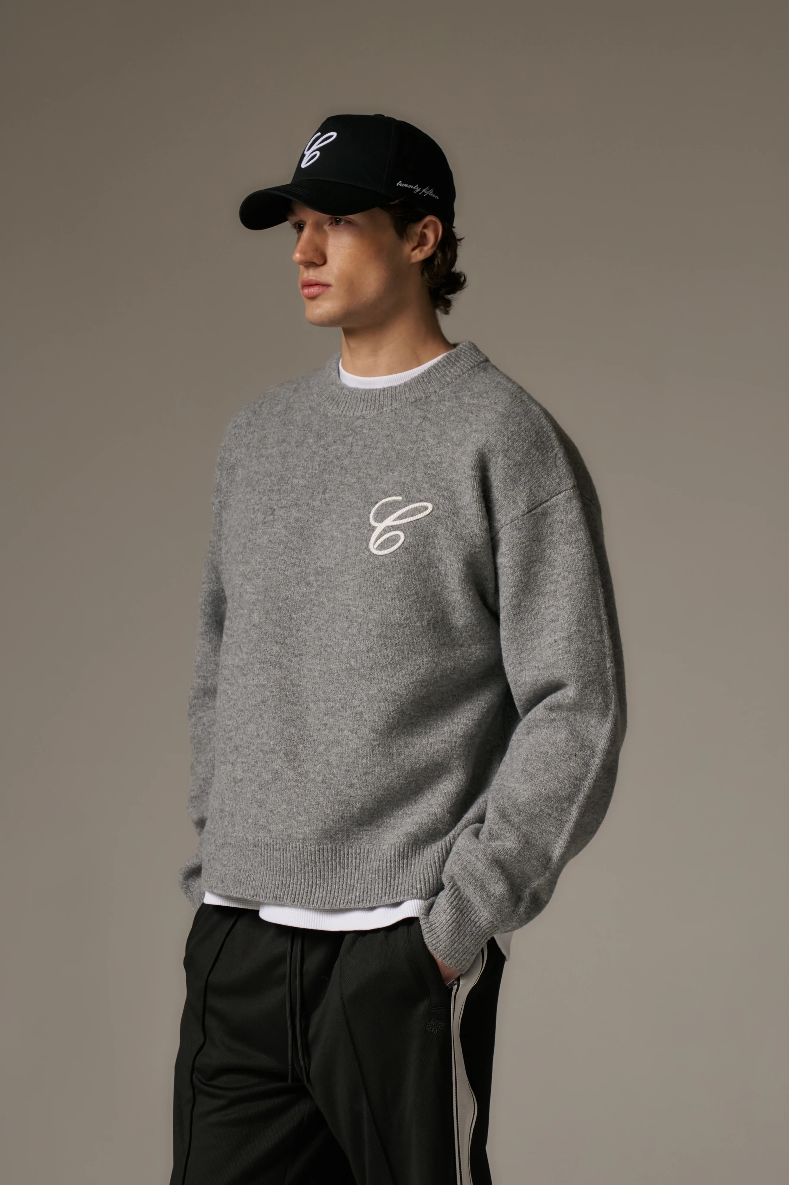 C EMBROIDERY KNITTED CREW - GREY MARL