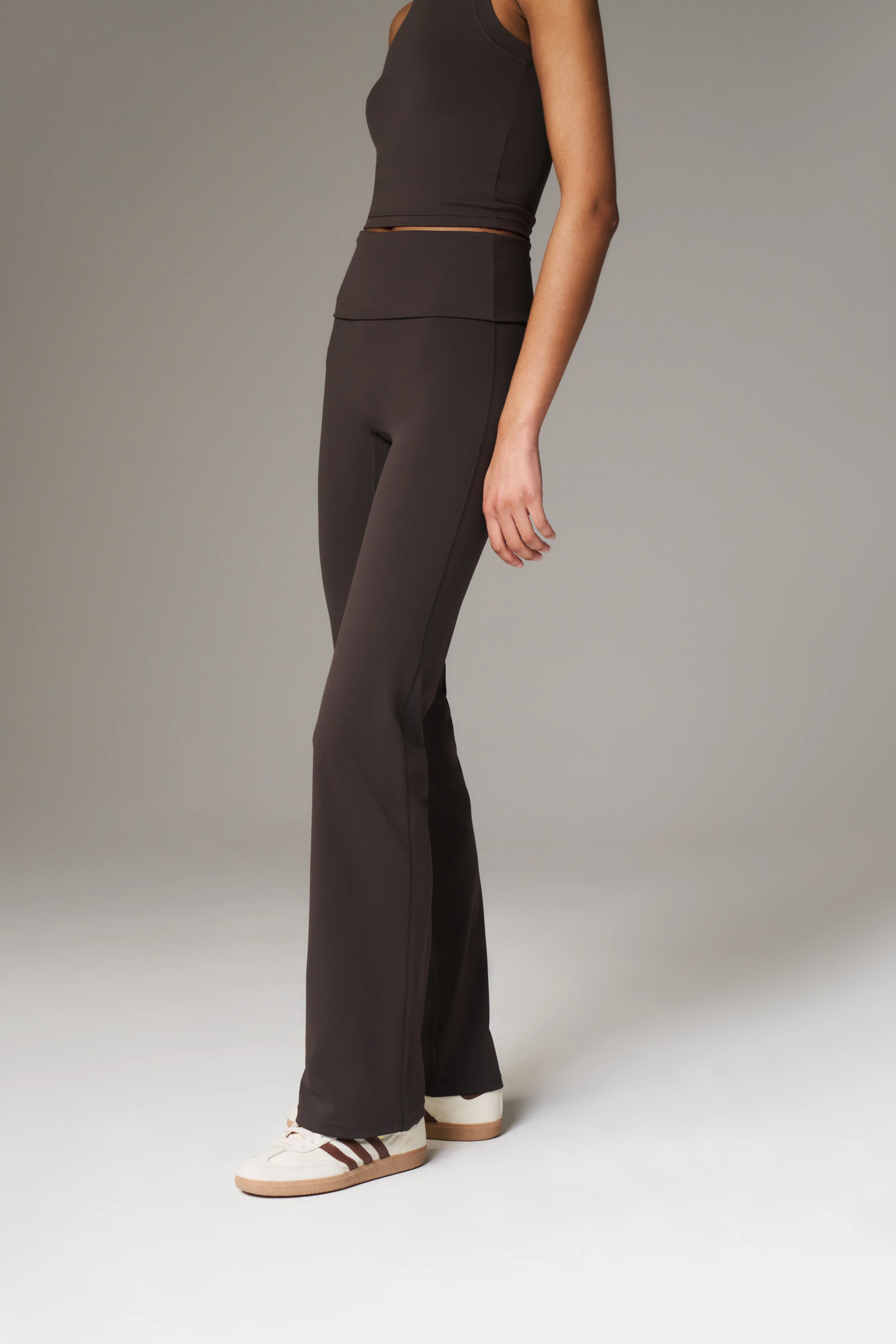 SCULPTING STRETCH FOLDOVER WAISTBAND YOGA PANTS - CHOCOLATE