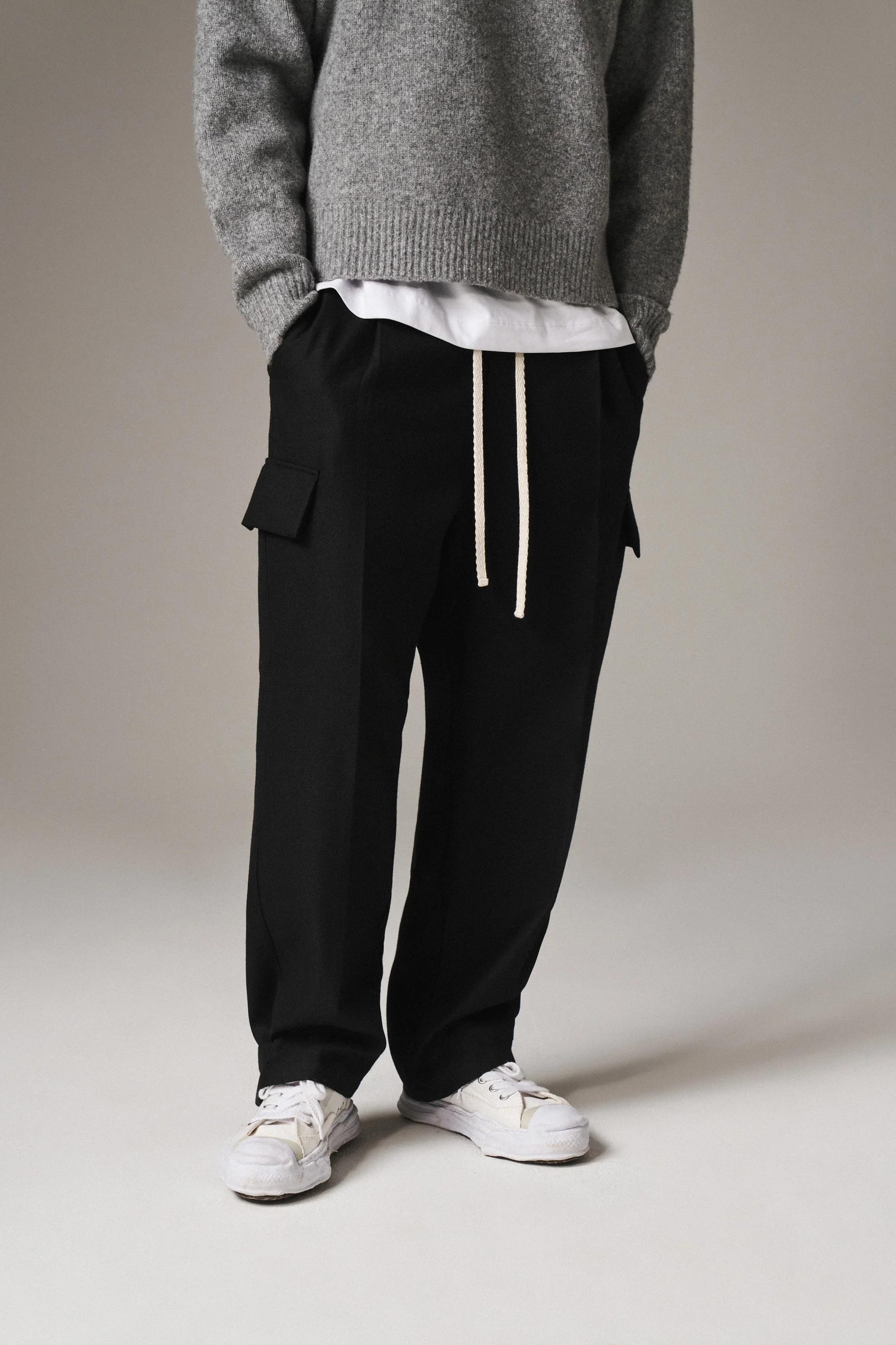 PLEATED WIDE LEG WOOL BLEND TROUSER - BLACK