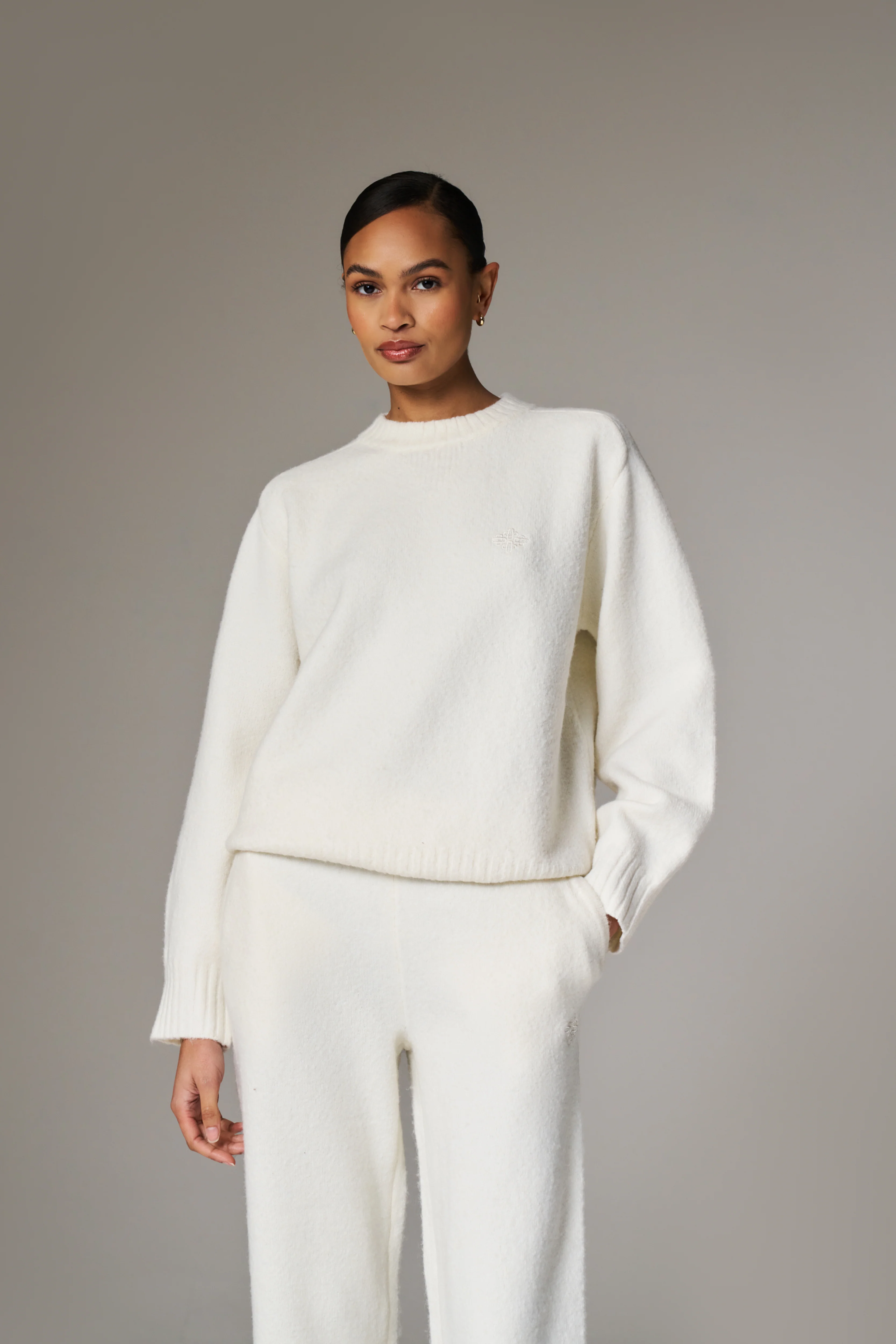 FLUFFY KNIT EMBLEM EMBROIDERED CREW - OFF WHITE