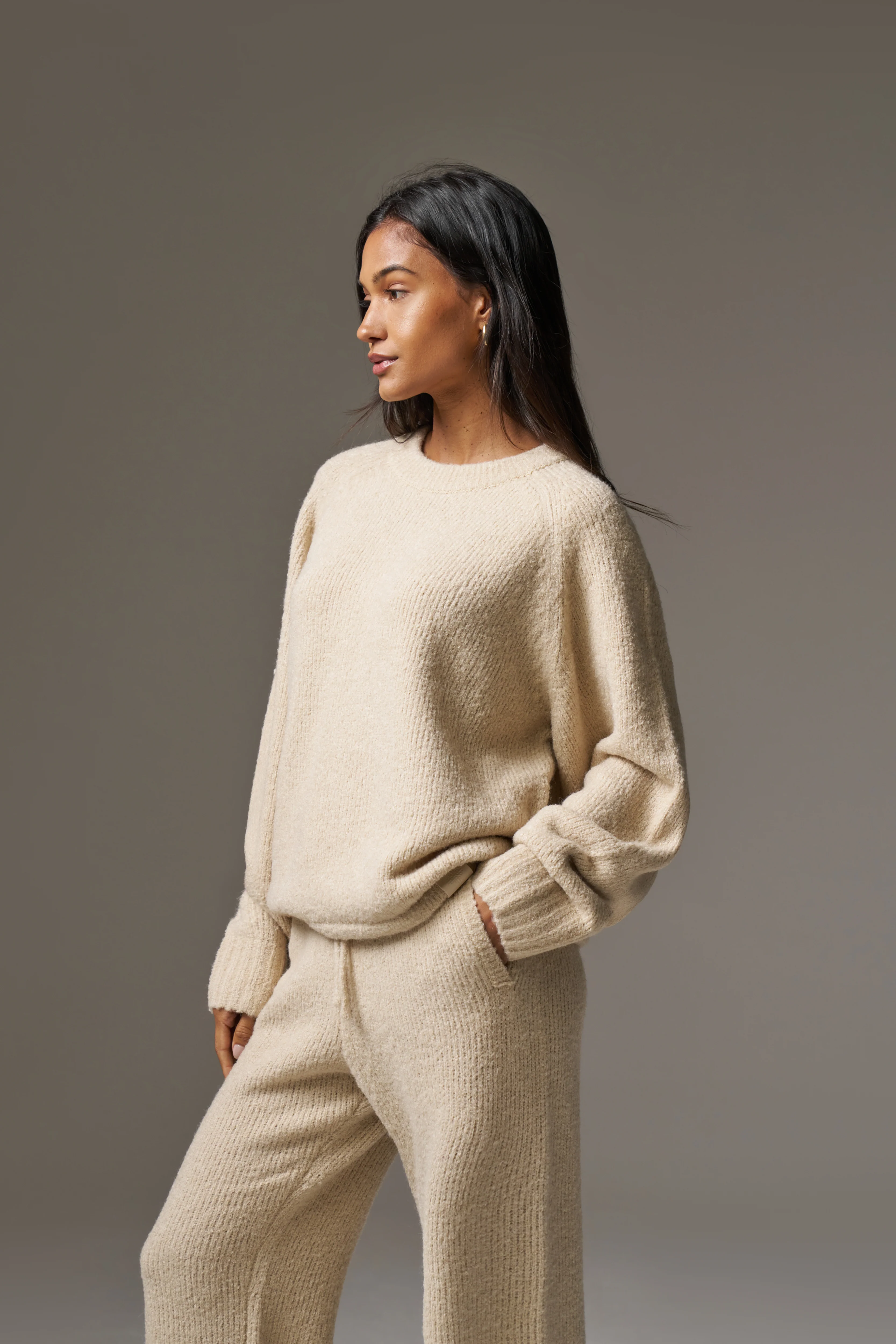 BOUCLE KNIT RAGLAN CREW - STONE