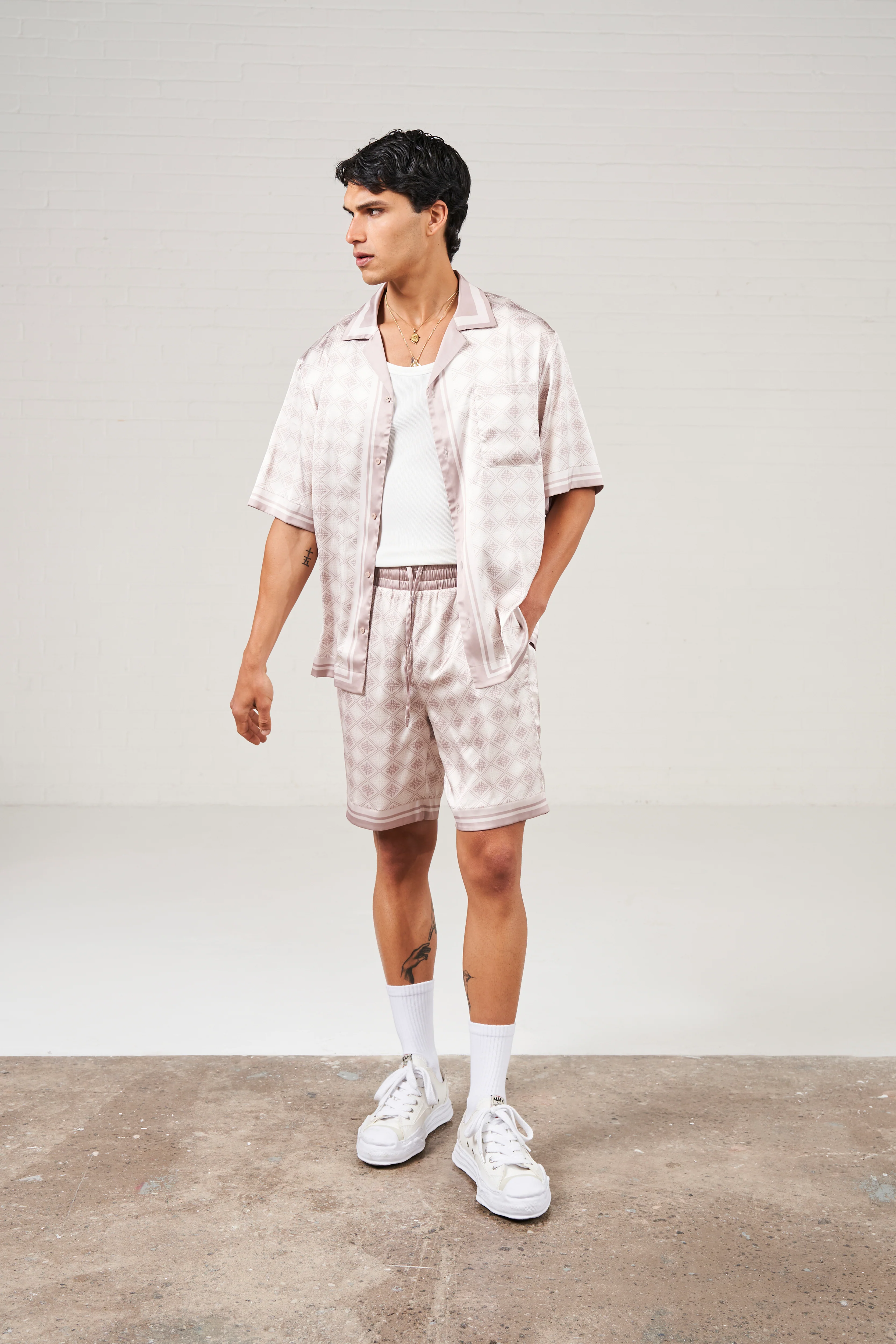 EMBLEM PRINT SHIRT - BEIGE