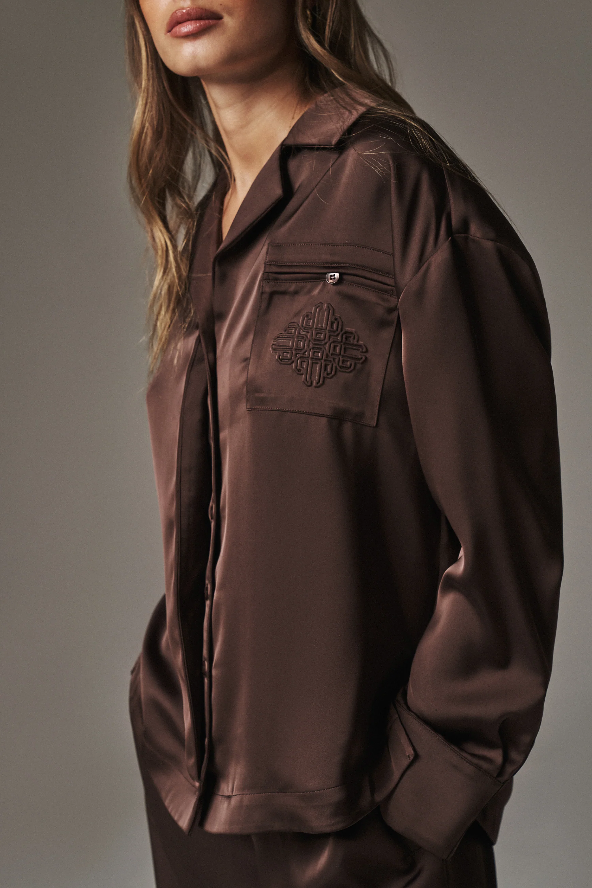 SATIN TAILORED RELAXED SHIRT - DEEP CHOCOLATE