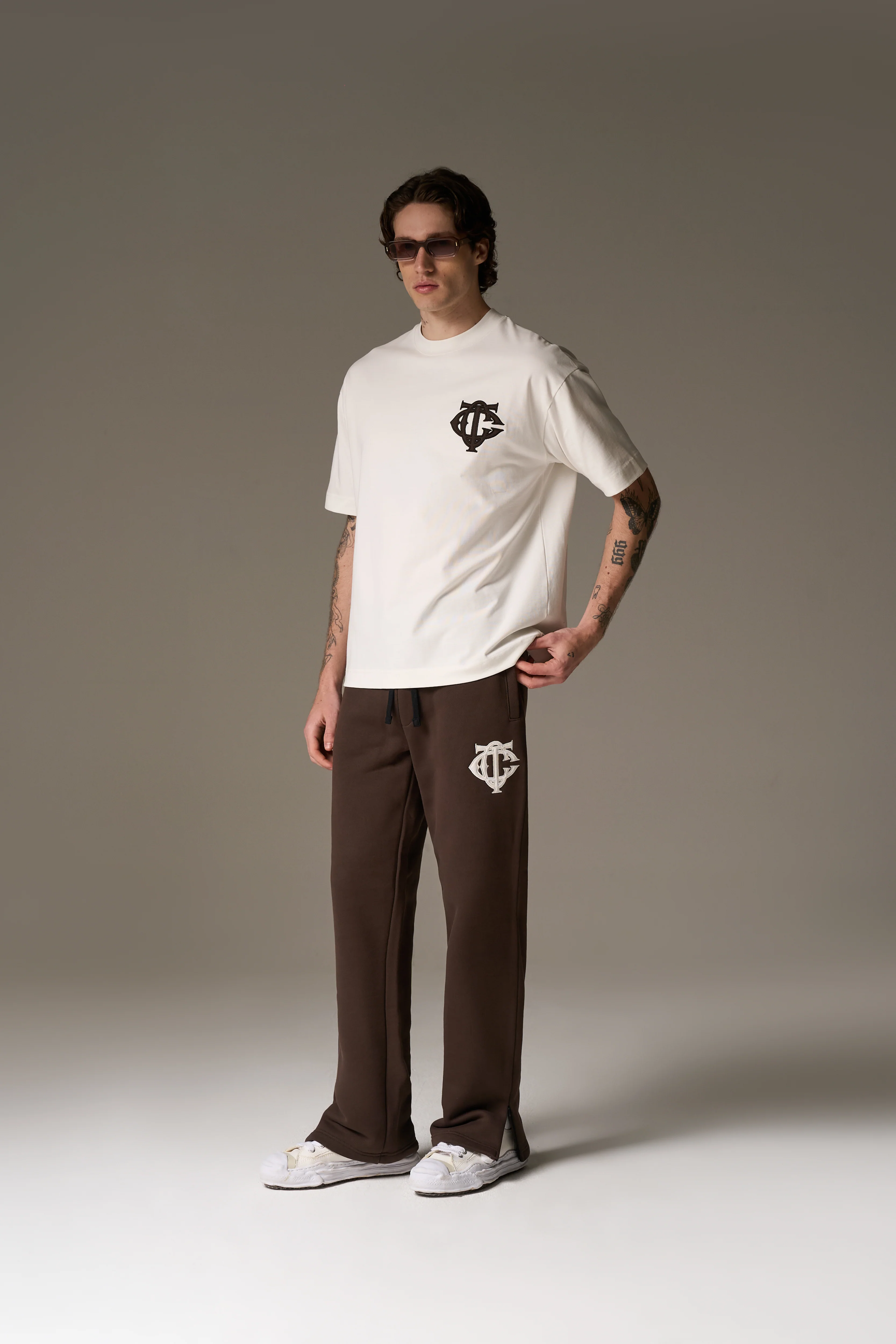 MONOGRAM EMBLEM T-SHIRT - OFF WHITE