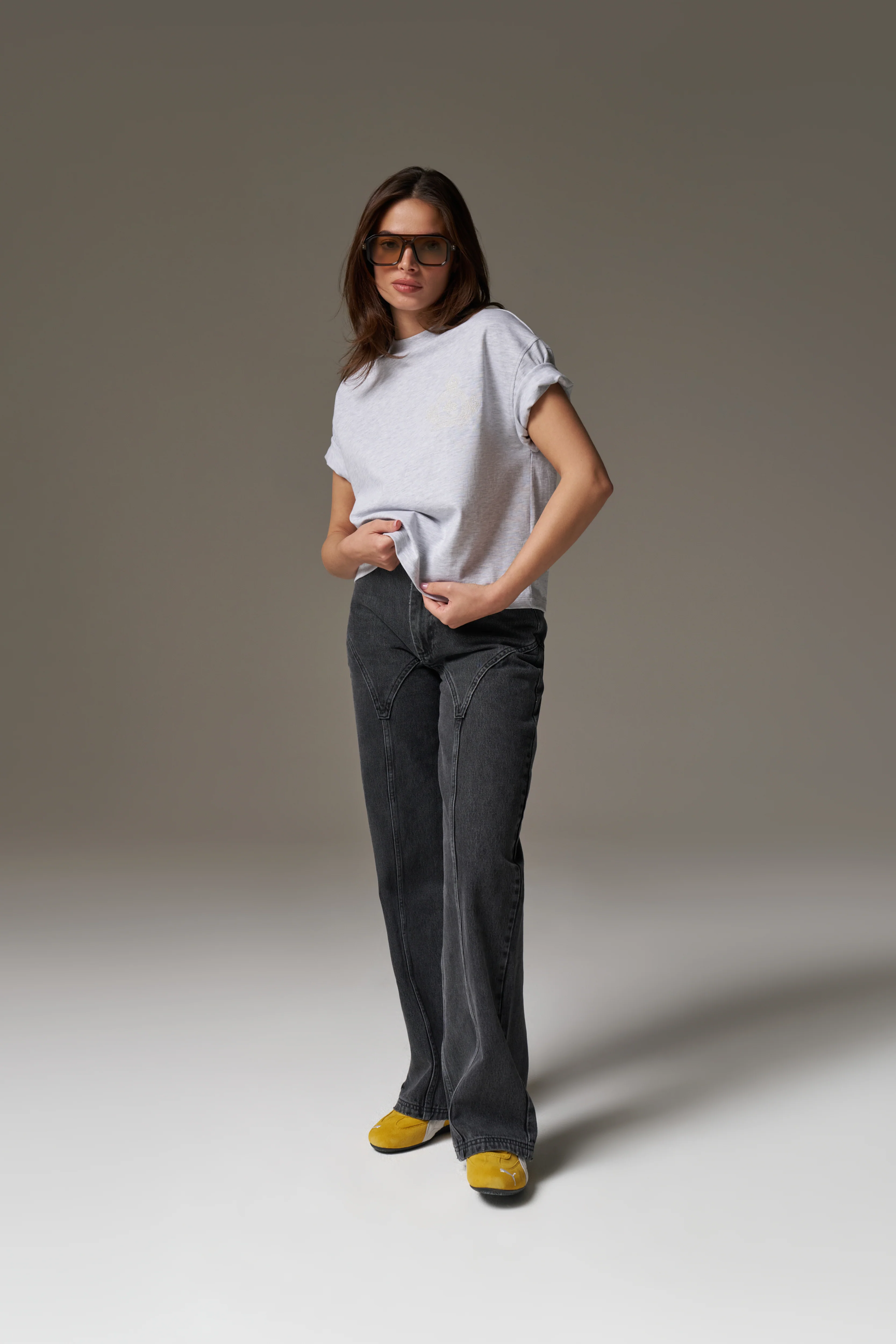 EMBROIDERED CREST T-SHIRT - GREY MARL