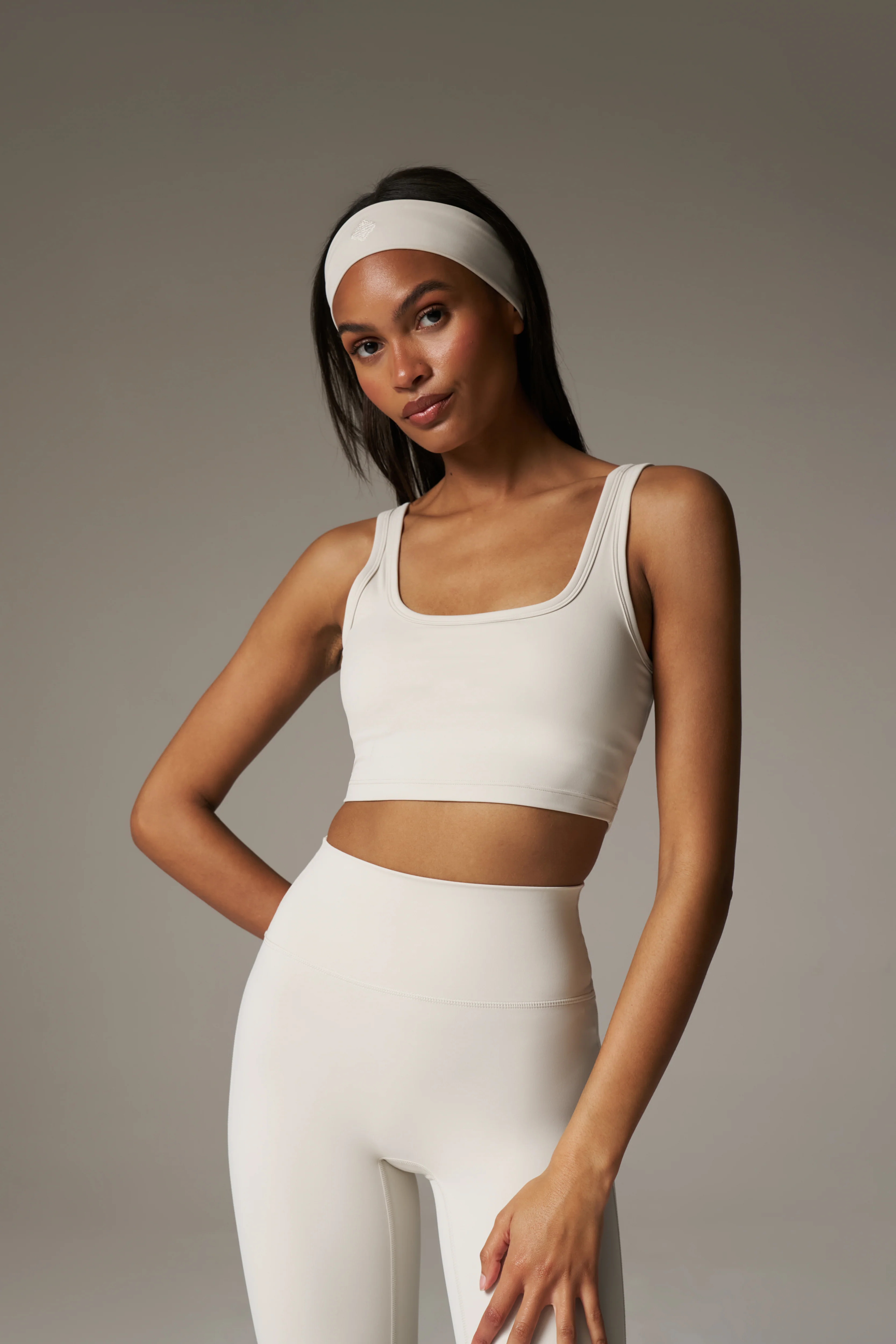 SCULPTING STRETCH EMBLEM SPORTS BRA - BONE