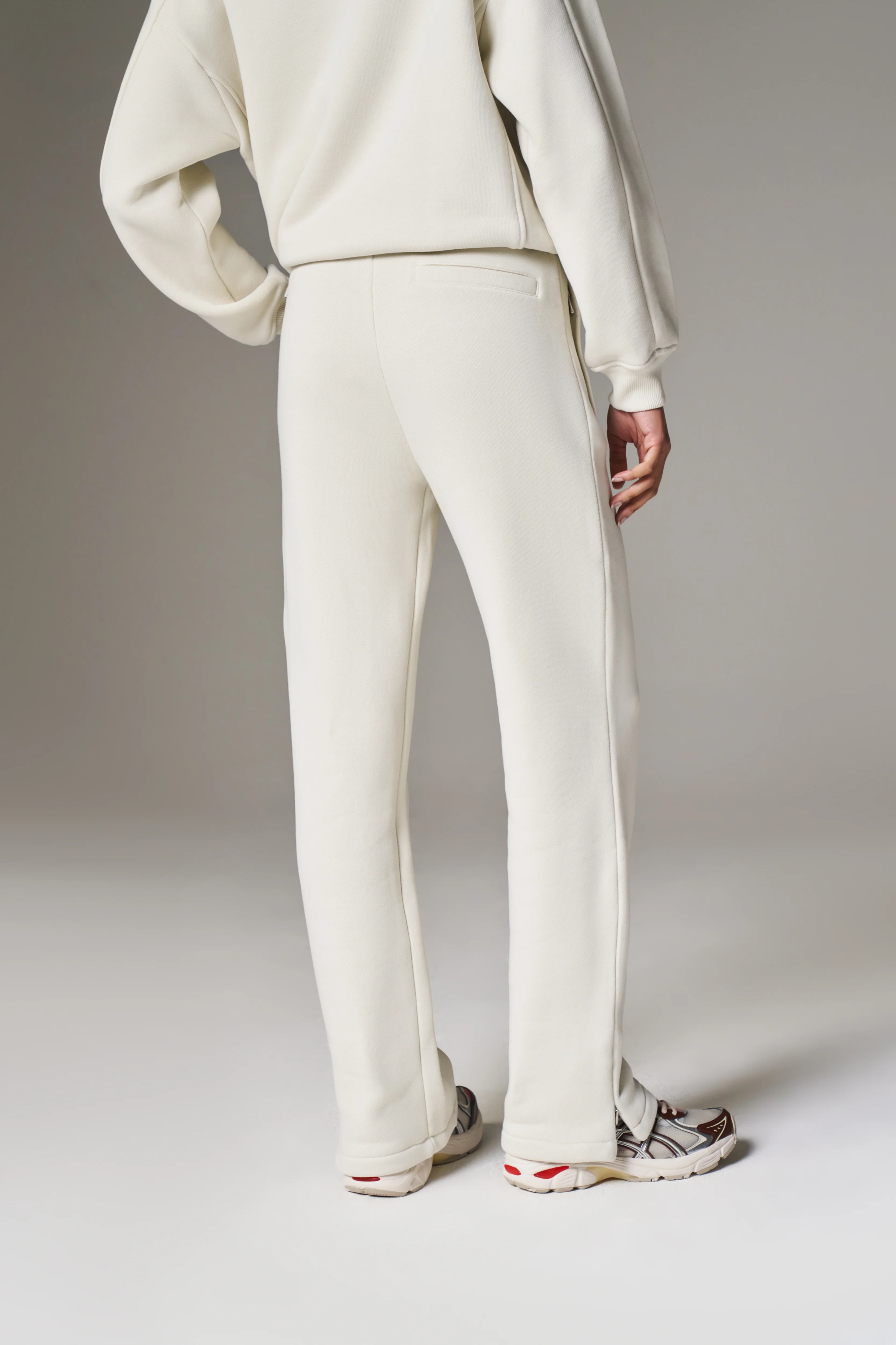 LAUNDERED CLASSICS STRAIGHT LEG JOGGERS - ECRU