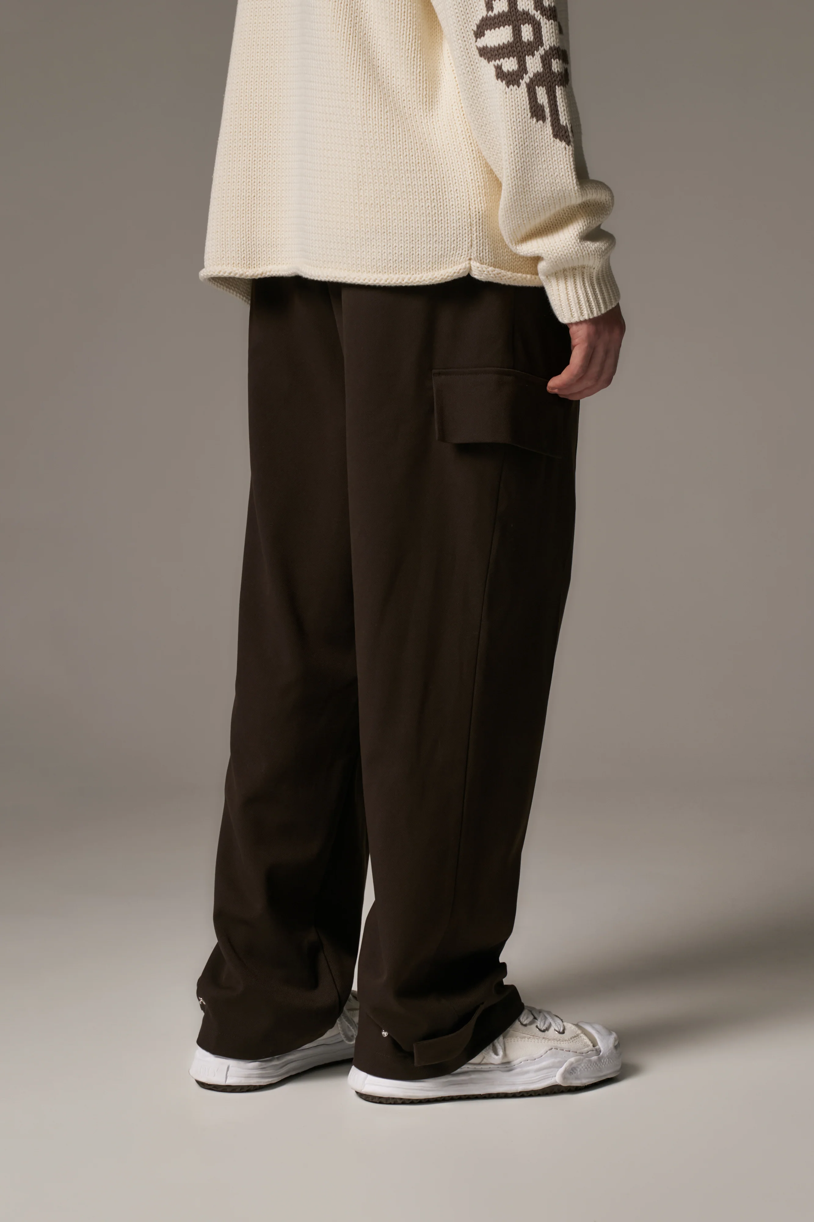 PLEATED WIDE LEG TROUSER - CHOCOLATE