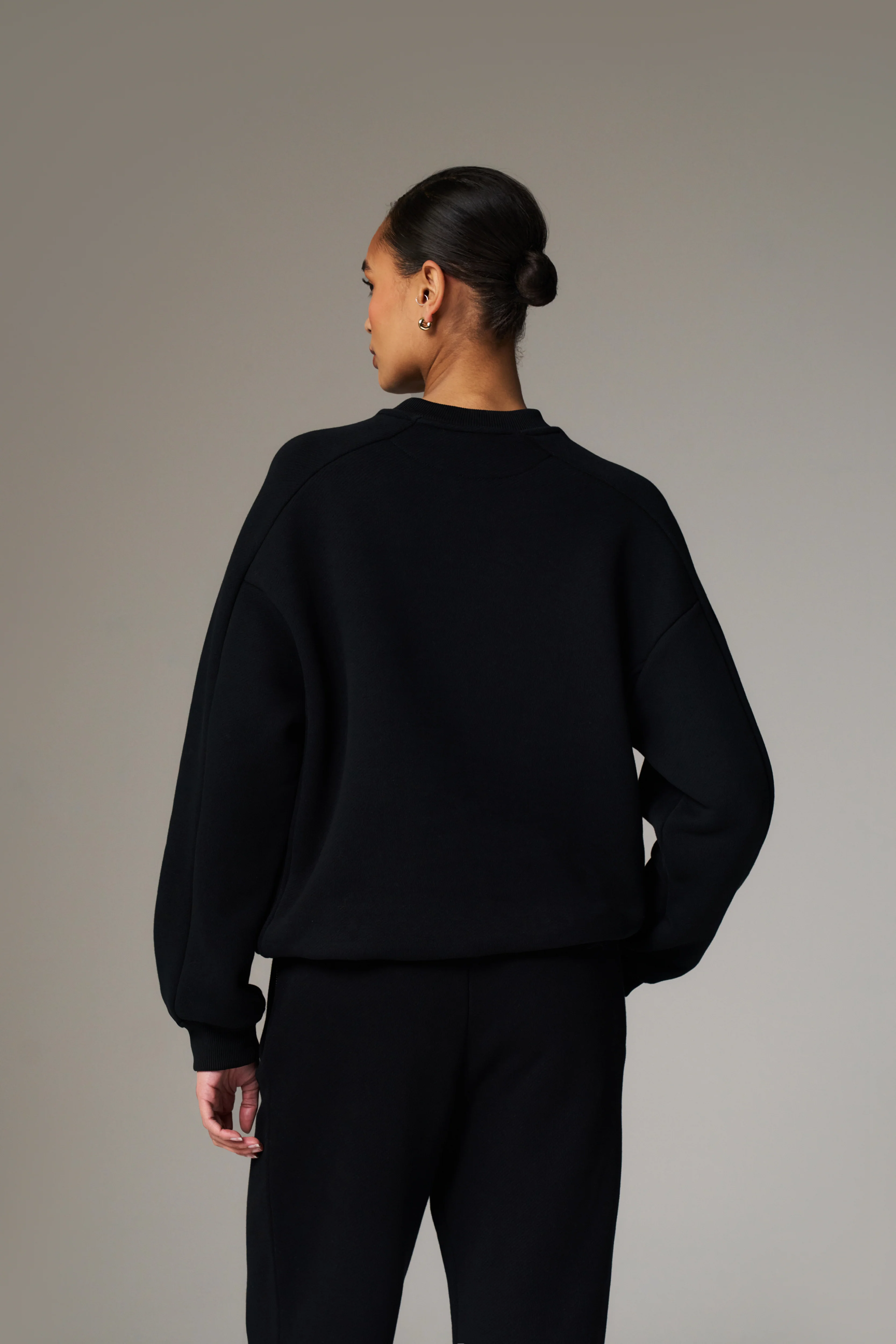 LAUNDERED CLASSICS SEAM DETAIL SWEATSHIRT - WASHED BLACK