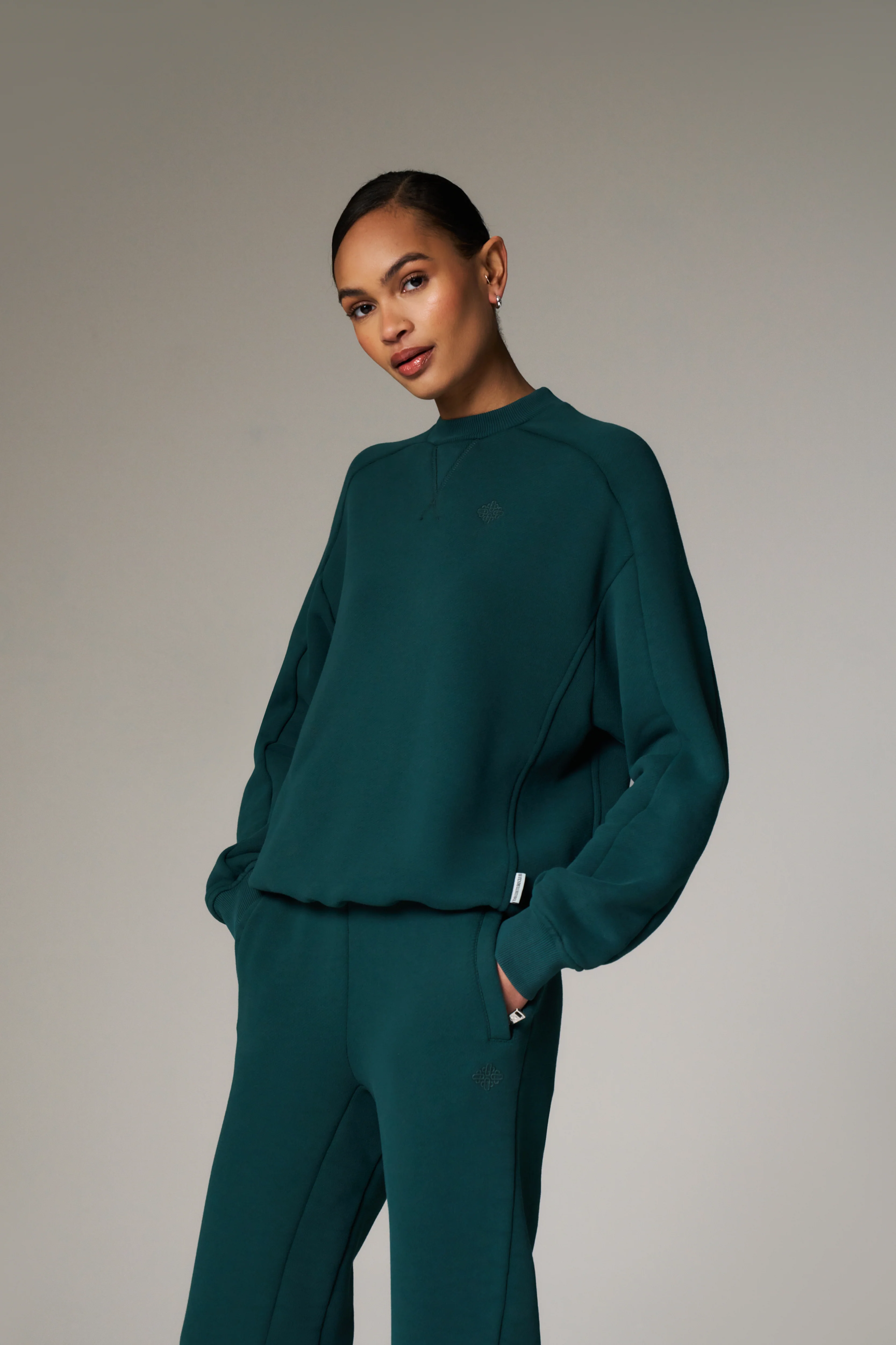 LAUNDERED CLASSICS SEAM DETAIL SWEATSHIRT - GREEN