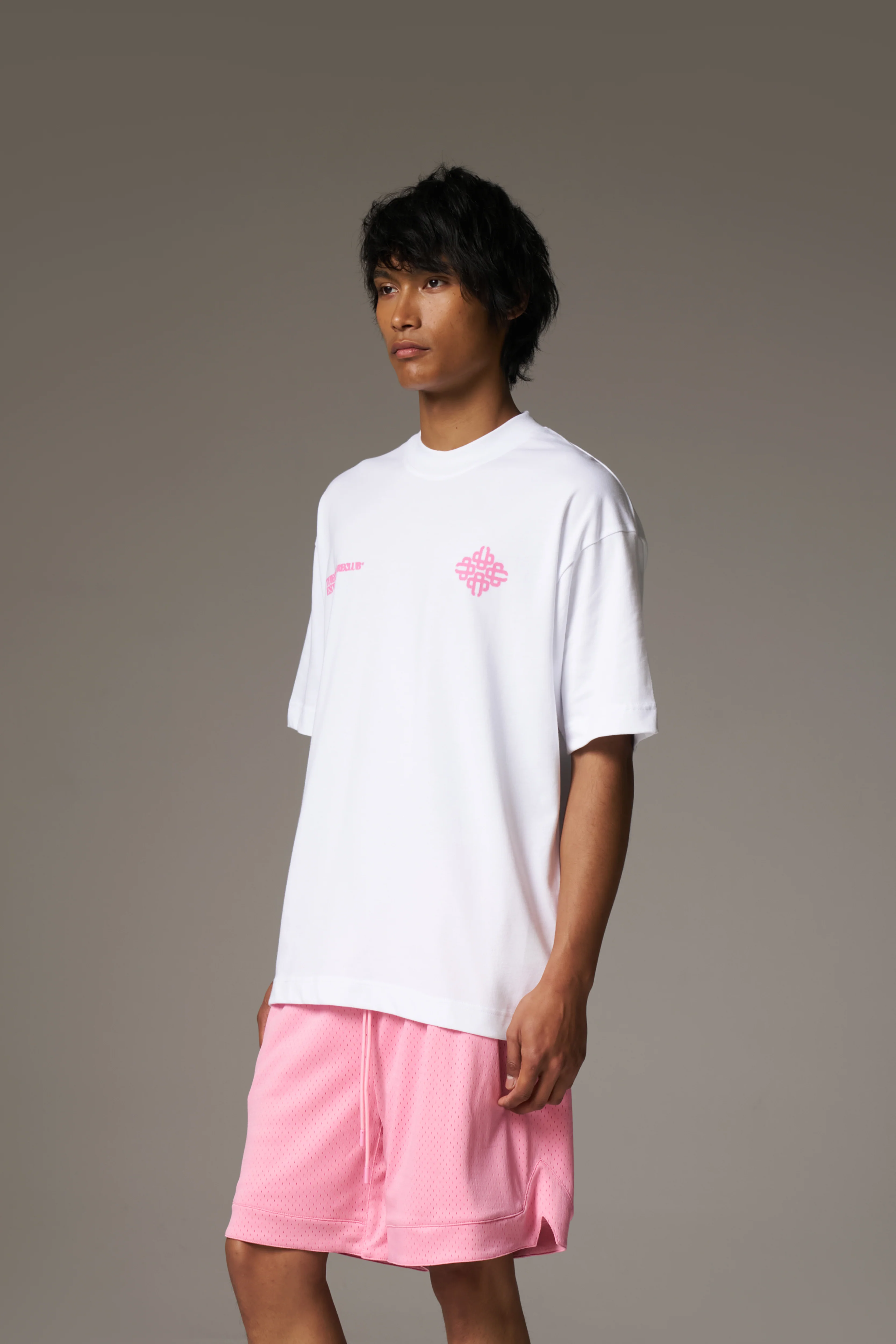 BLURRED GRAPHIC EMBLEM T-SHIRT - PINK
