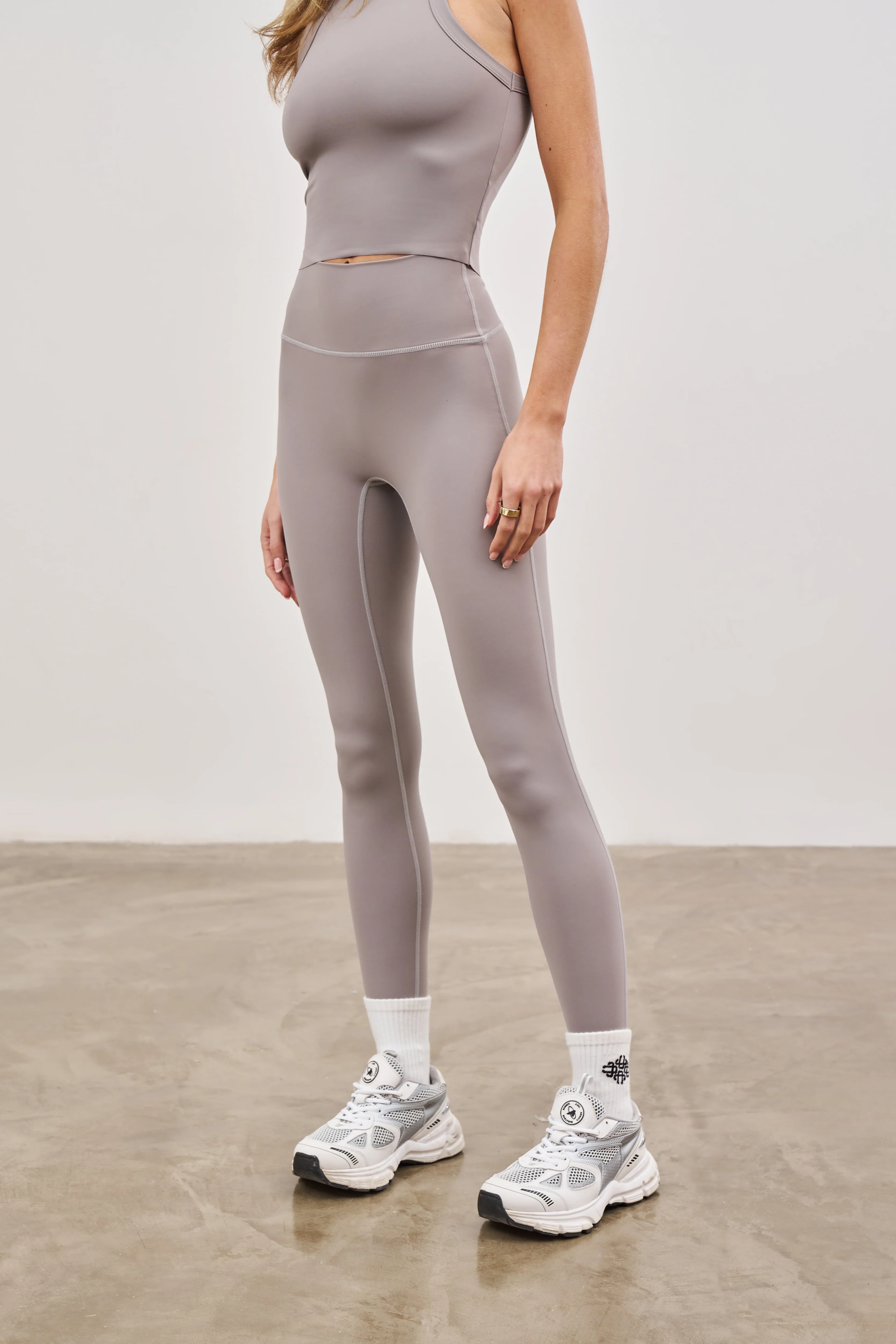 EMBLEM SCULPTING STRETCH LEGGINGS - GREY
