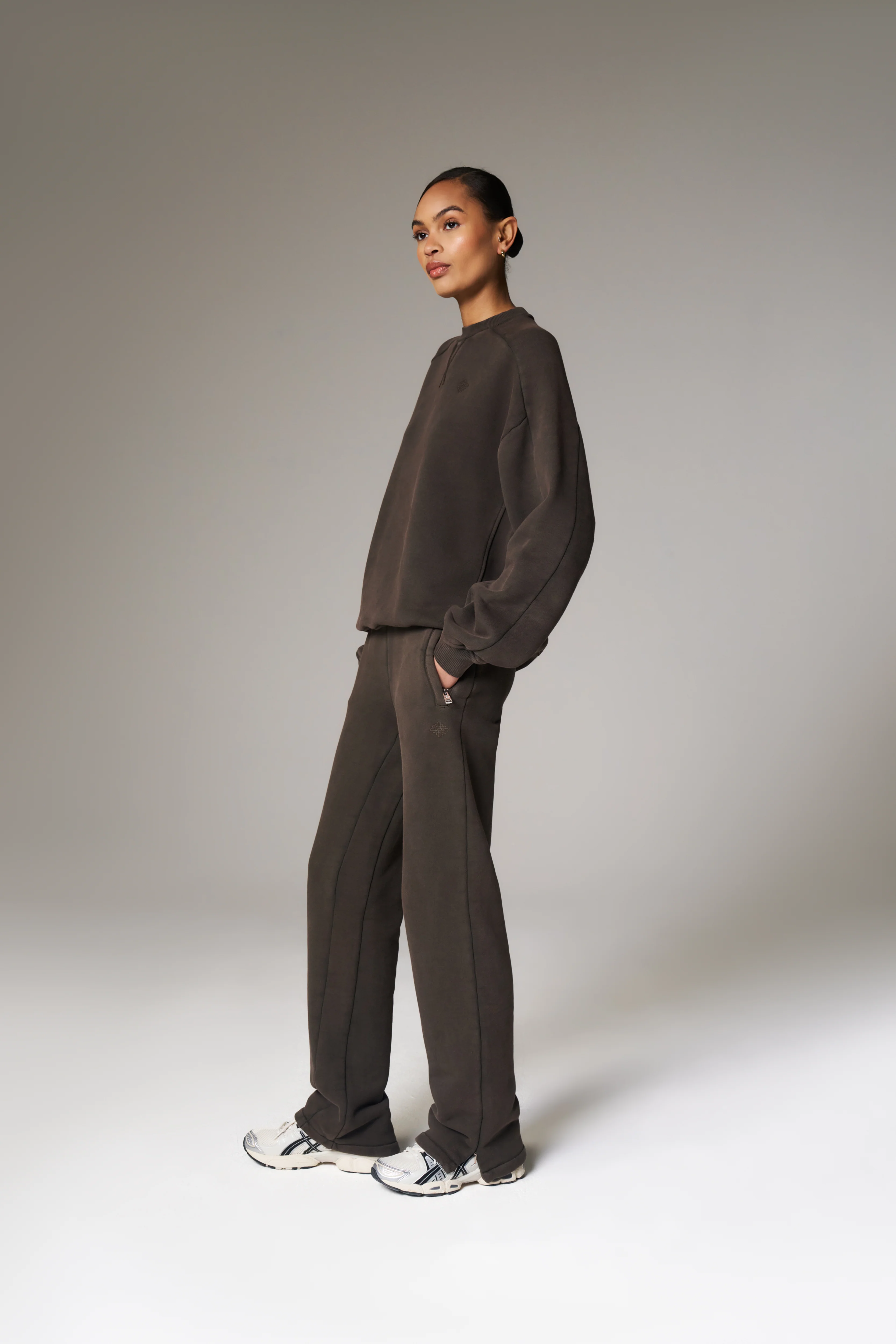 LAUNDERED CLASSICS STRAIGHT LEG JOGGERS - WASHED BROWN