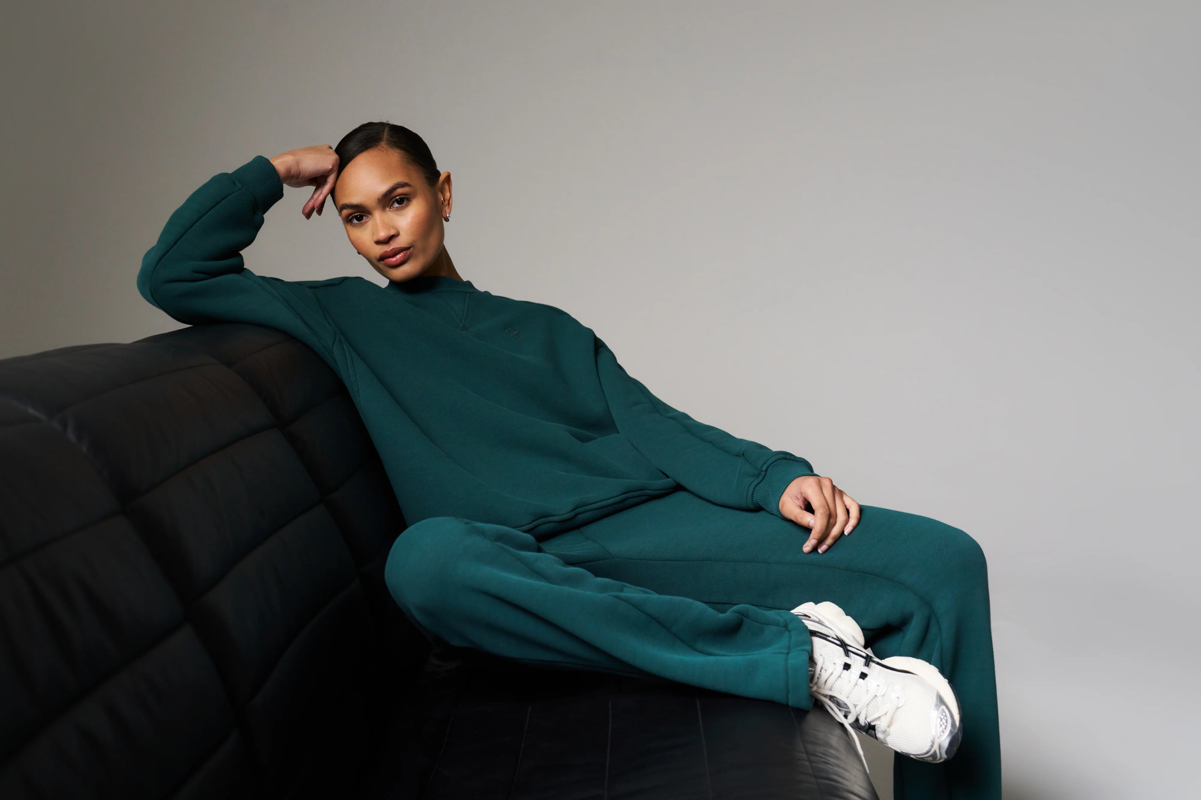 LAUNDERED CLASSICS SEAM DETAIL SWEATSHIRT - GREEN