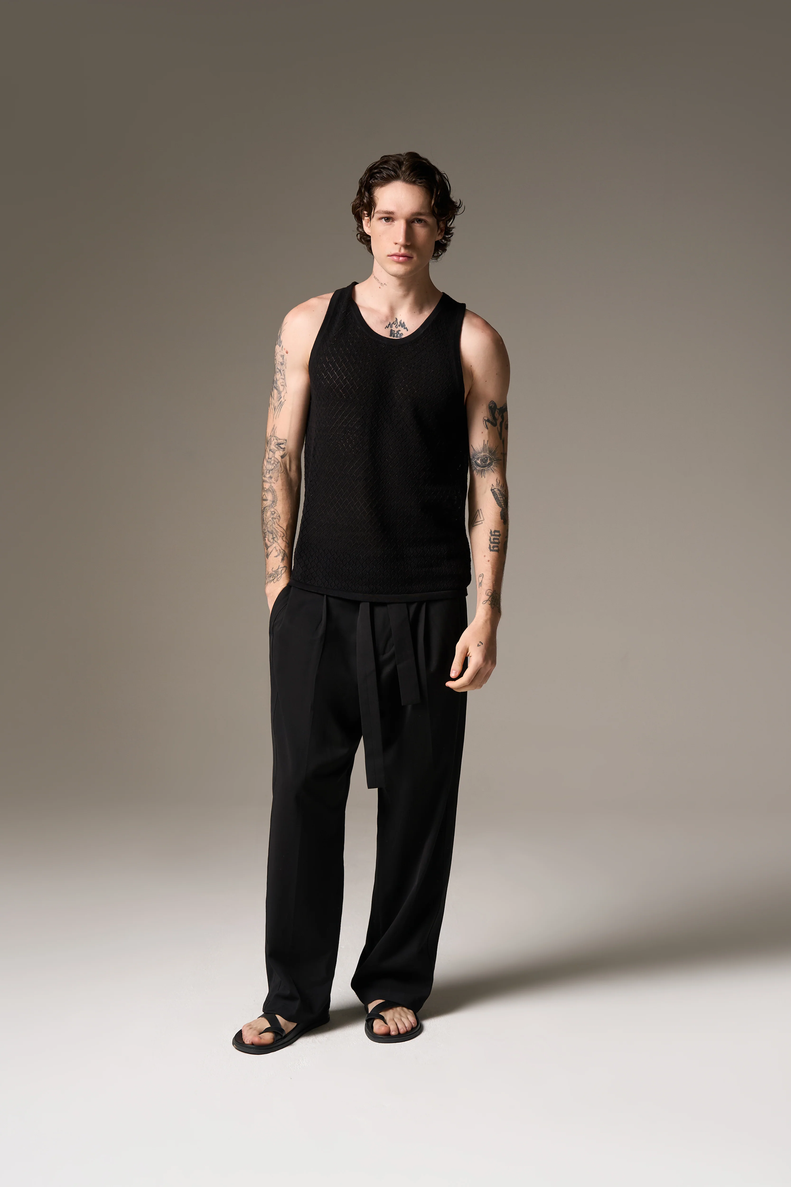 KNITTED VEST - BLACK