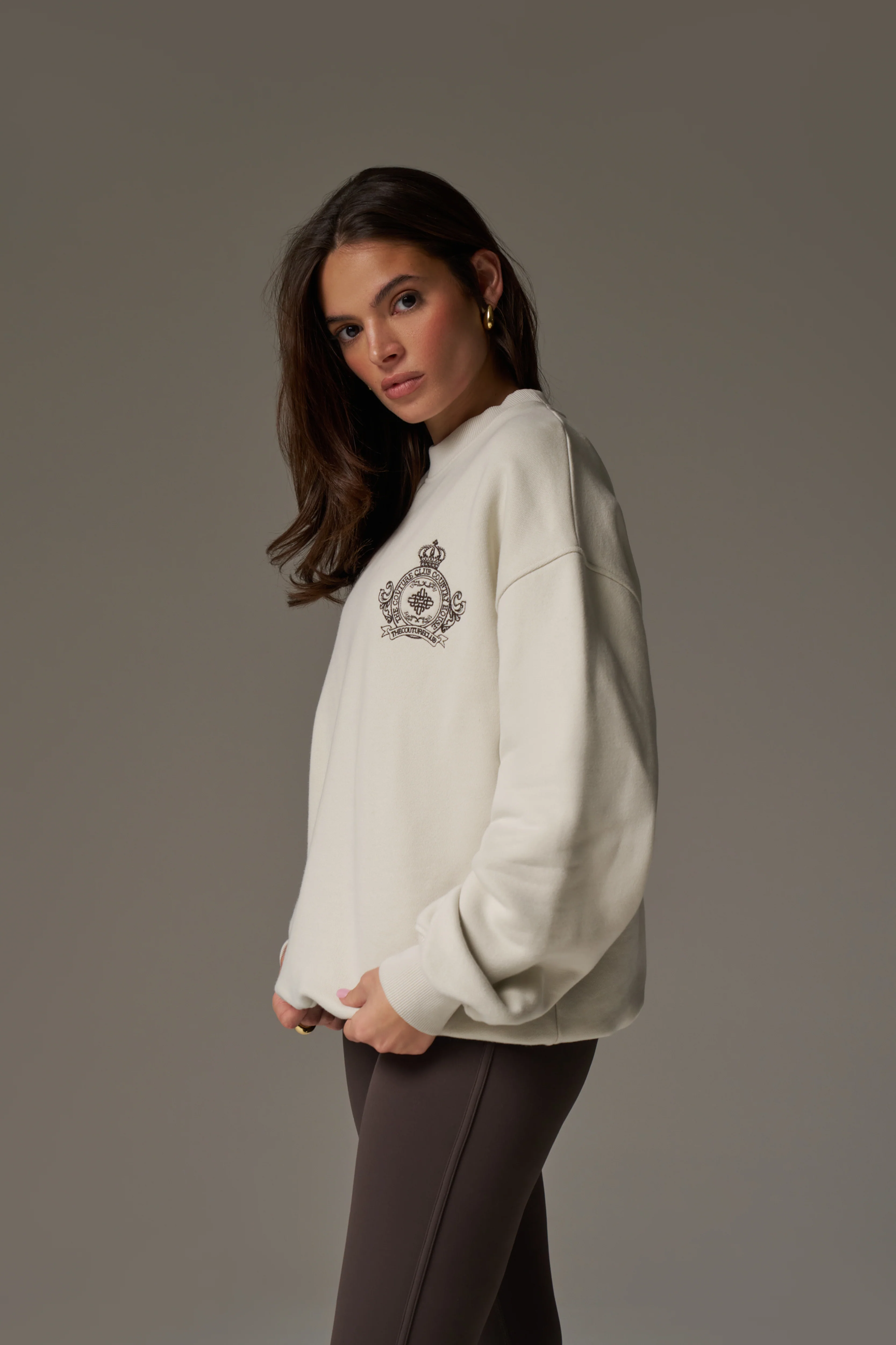 EMBROIDERED CREST OVERSIZED SWEATSHIRT - BONE