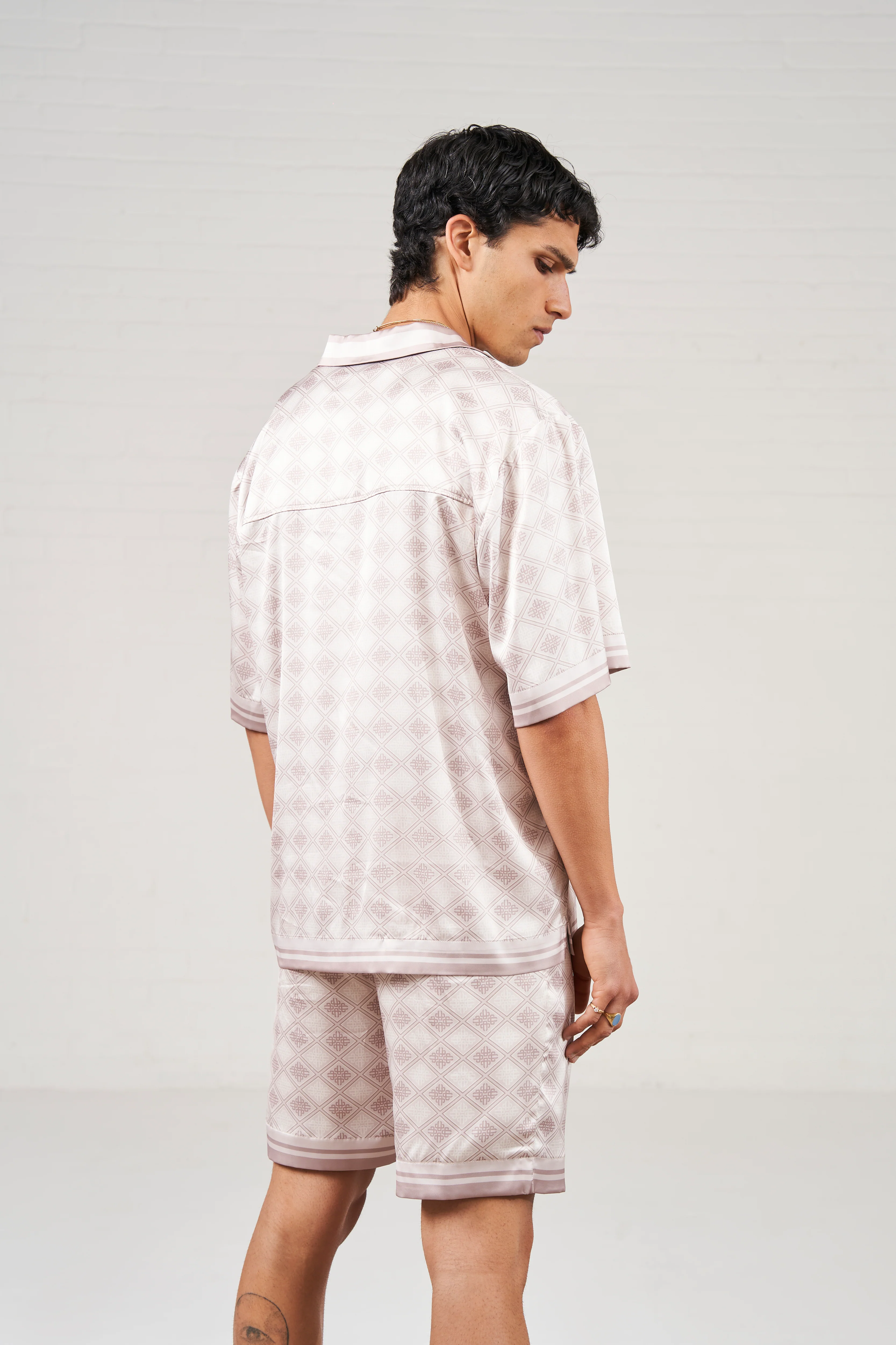 EMBLEM PRINT SHIRT - BEIGE