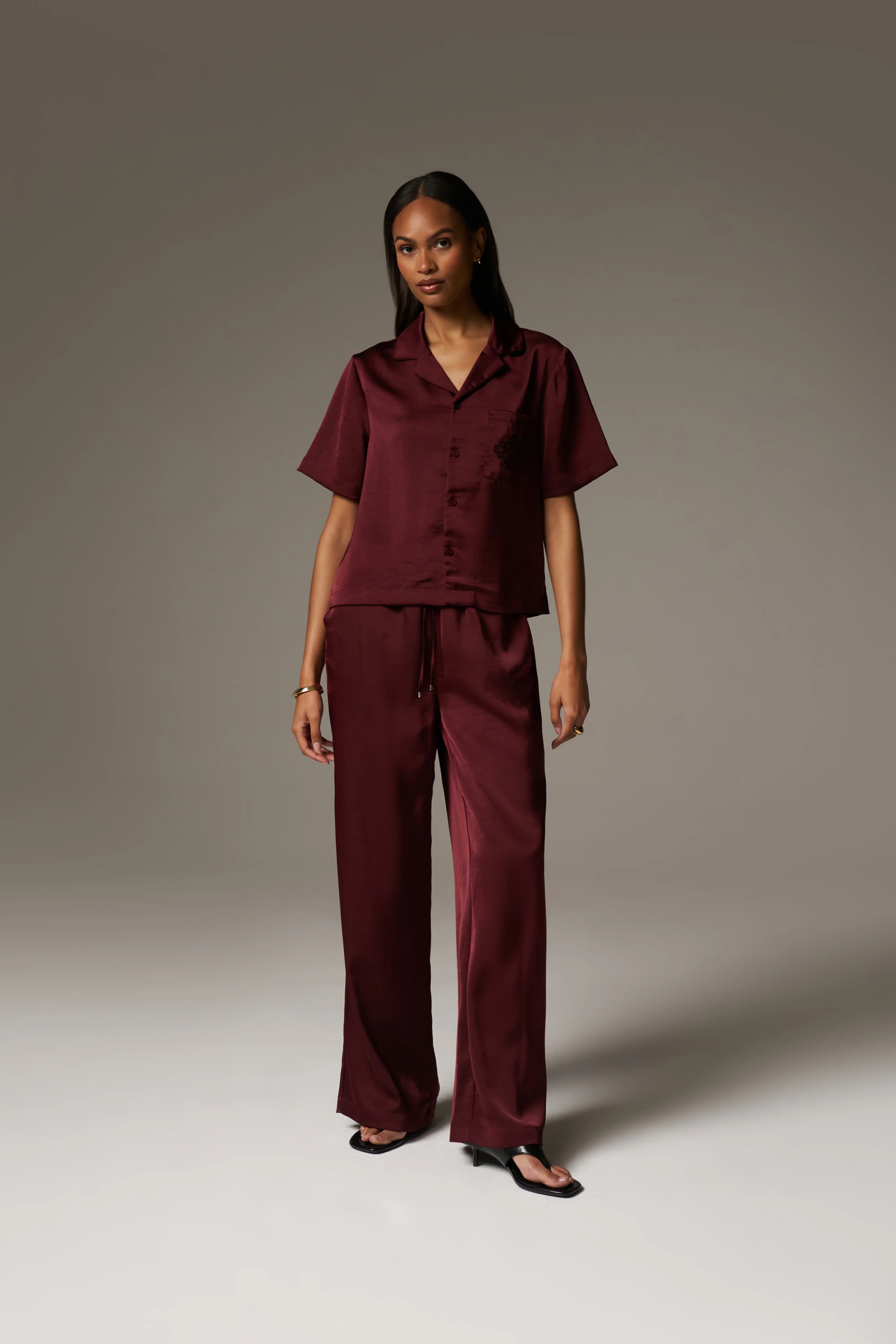 SATIN SHORT SLEEVE EMBLEM SHIRT - BURGUNDY