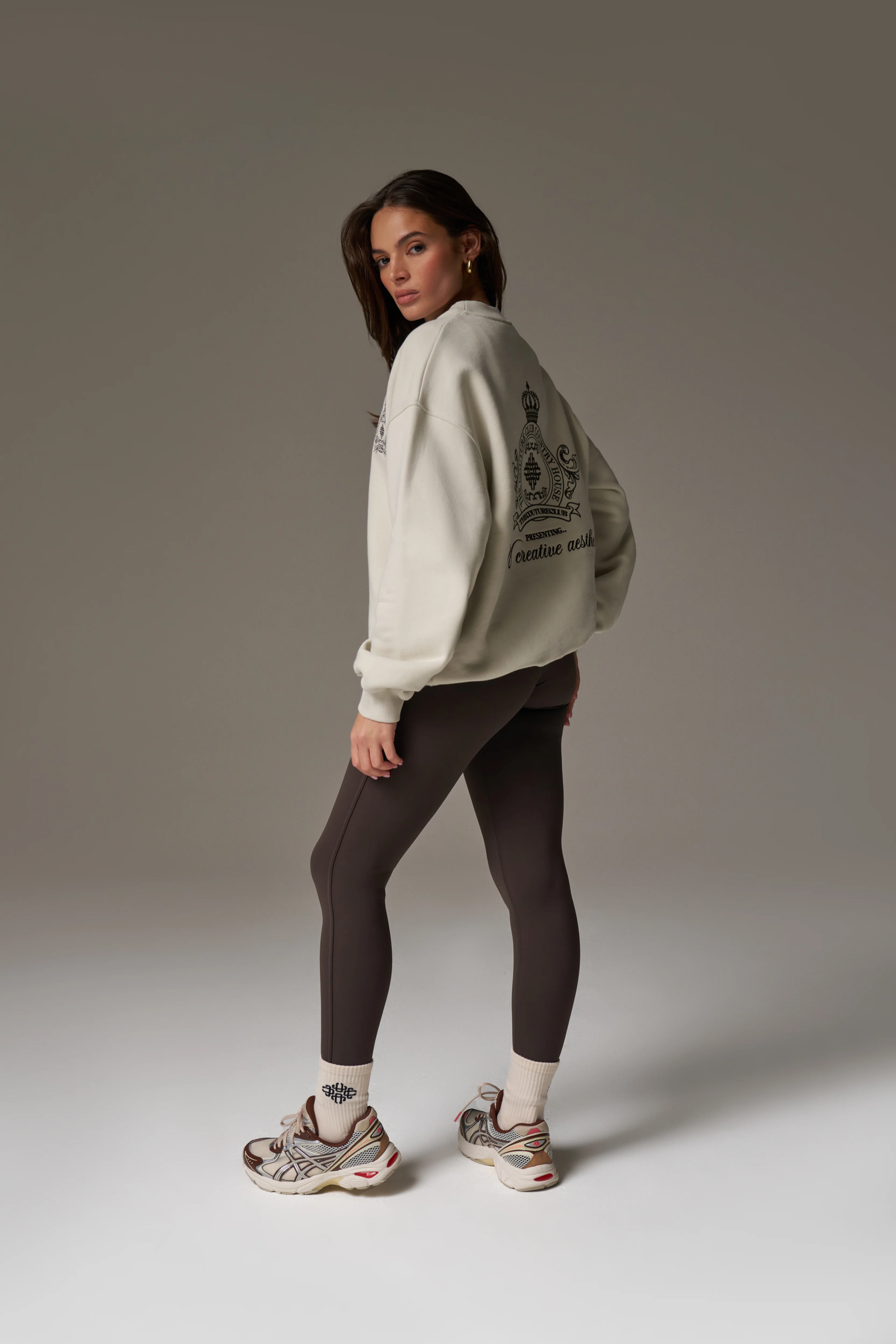 EMBROIDERED CREST OVERSIZED SWEATSHIRT - BONE