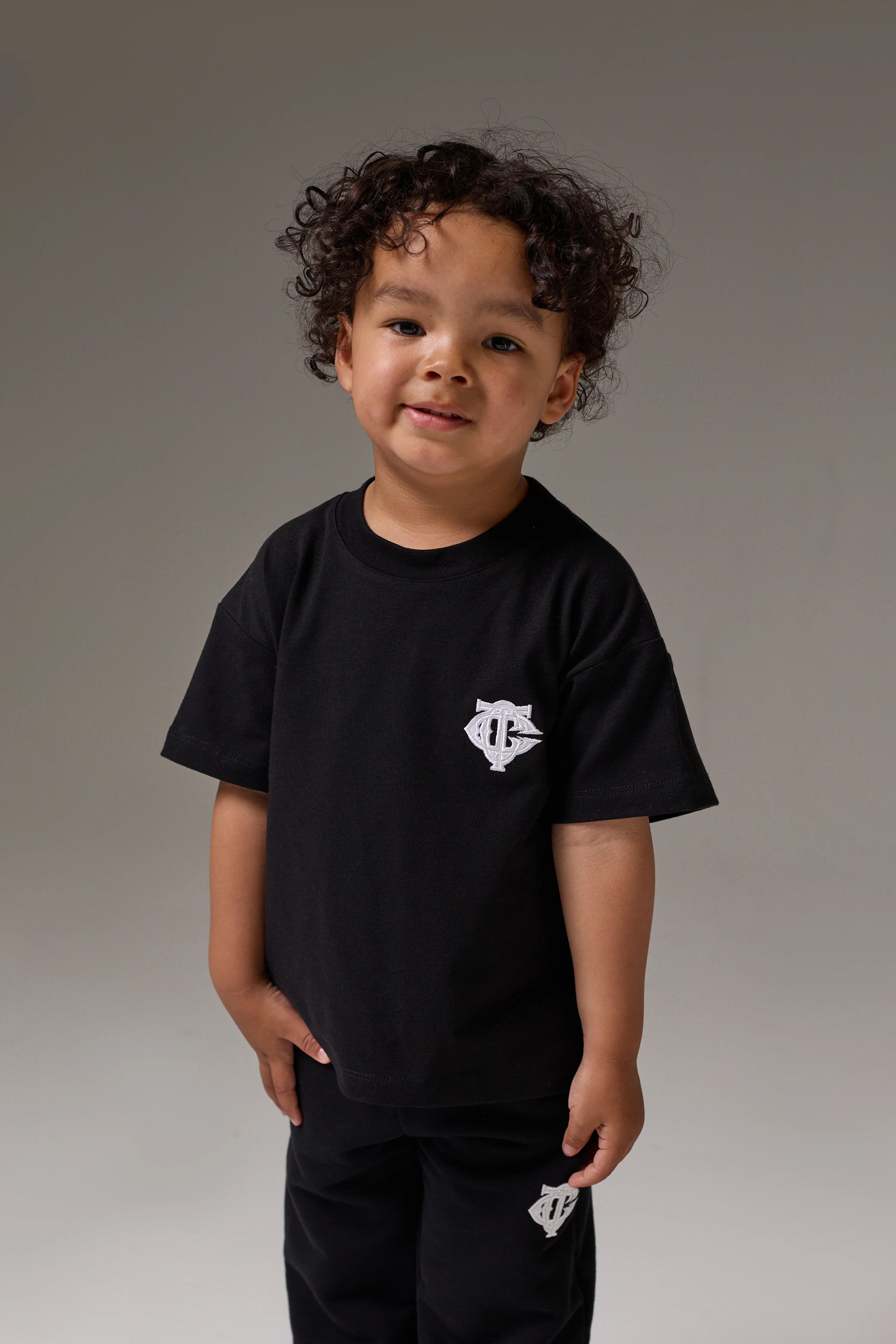KIDS MONOGRAM EMBLEM APPLIQUE T-SHIRT - BLACK