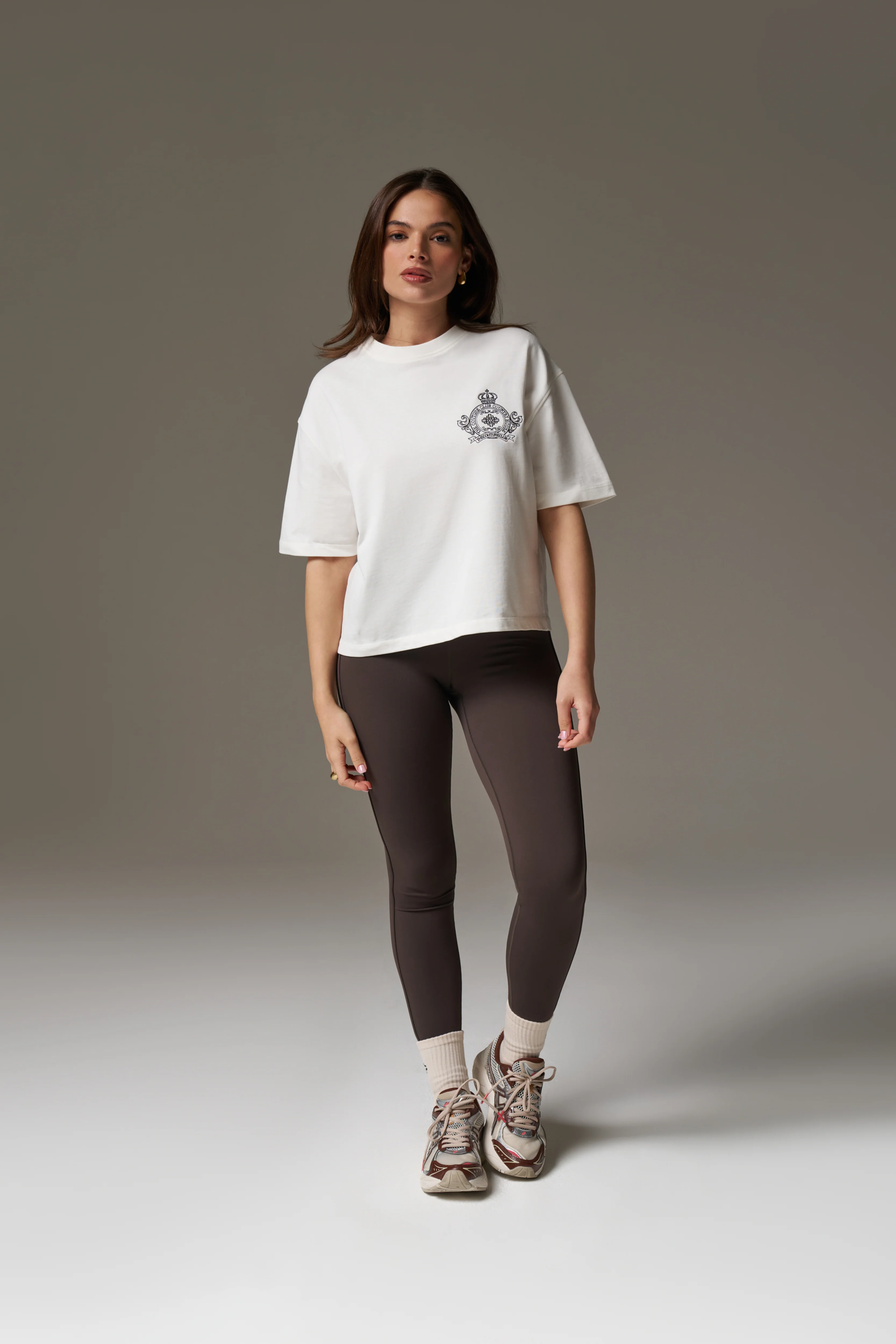 EMBROIDERED CREST T-SHIRT - OFF WHITE