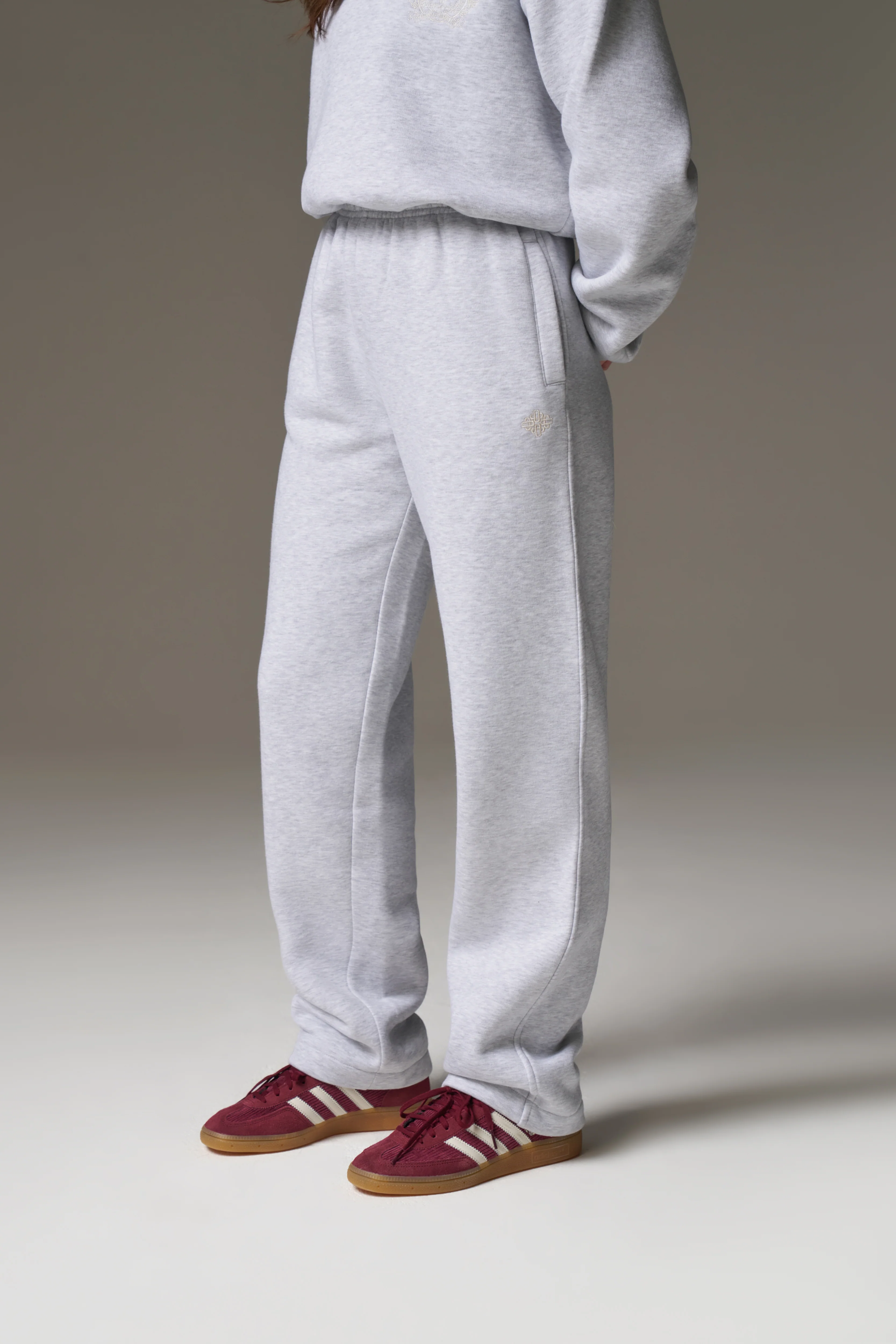 EMBROIDERED CREST RELAXED JOGGERS - GREY MARL