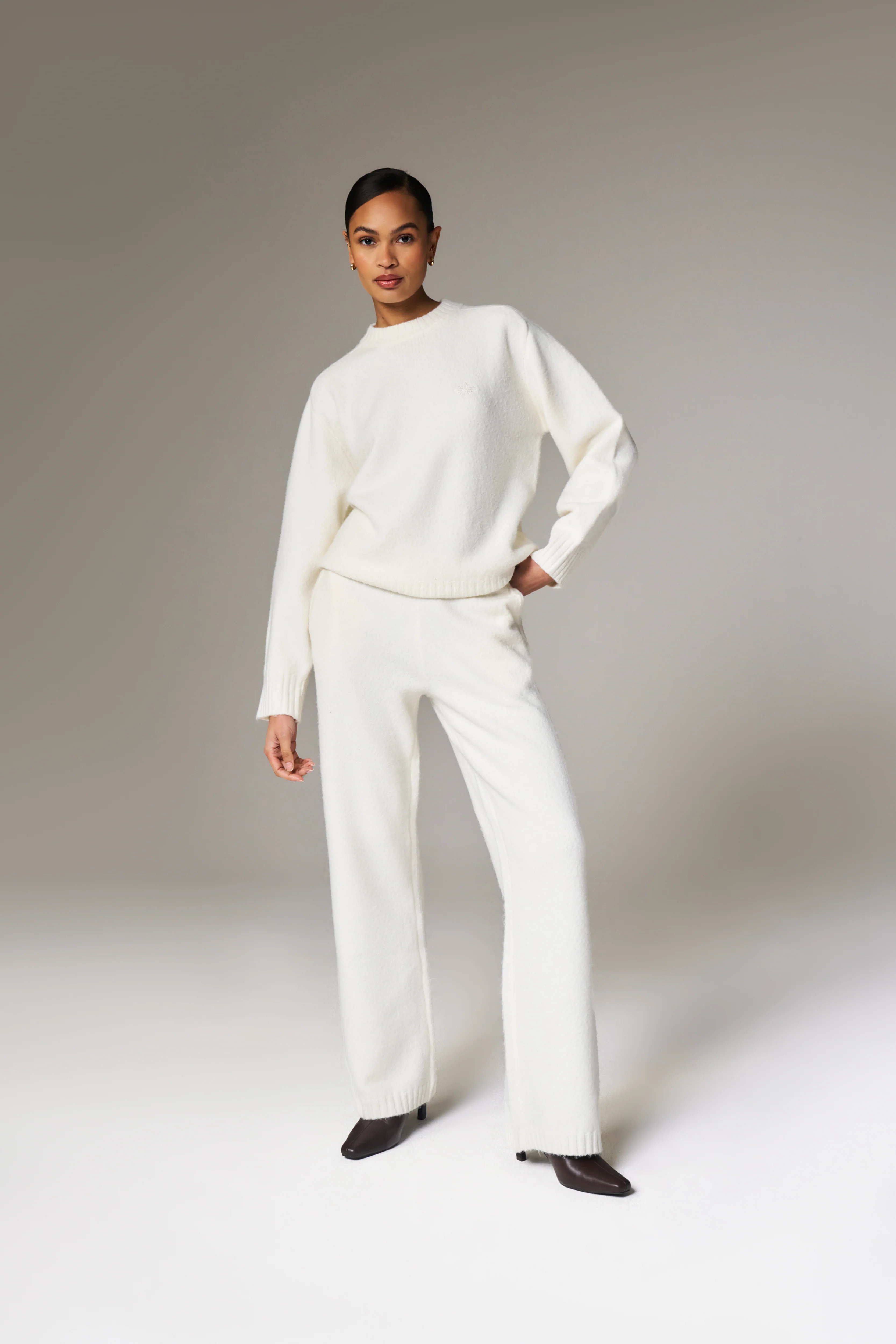 FLUFFY KNIT EMBLEM EMBROIDERED CREW - OFF WHITE