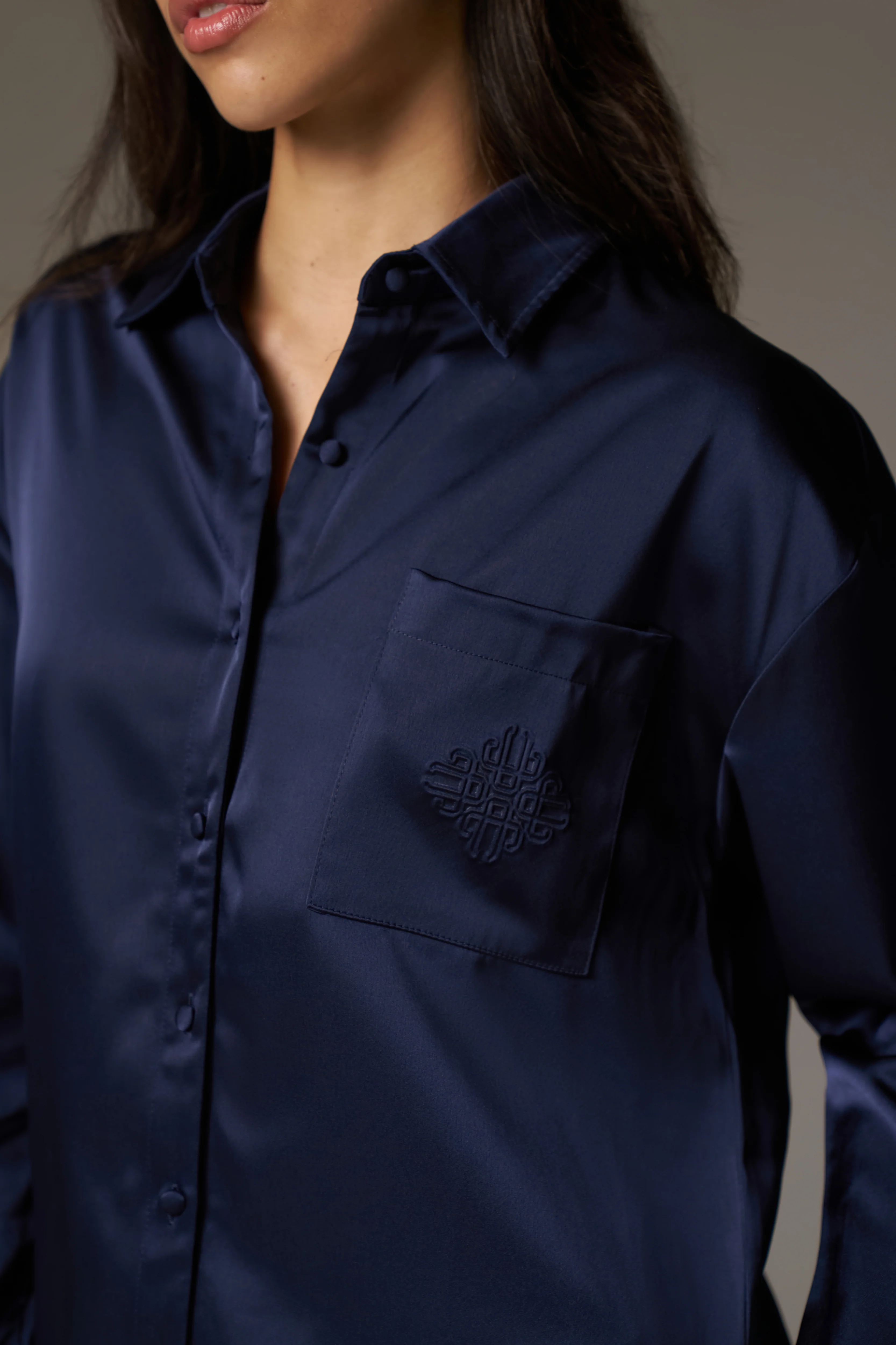 SATIN EMBLEM SHIRT - NAVY