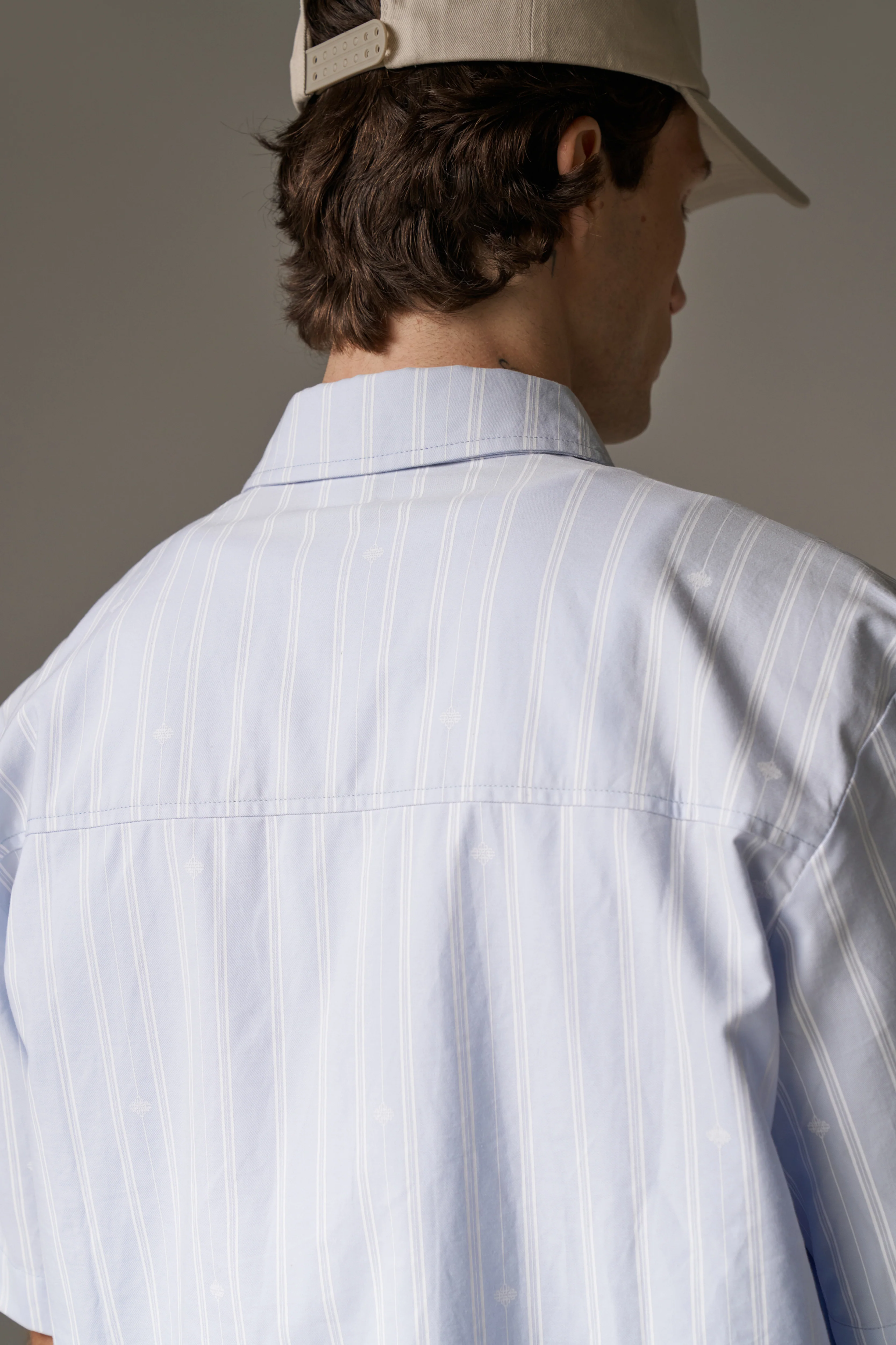 EMBLEM STRIPE SHIRT - BLUE