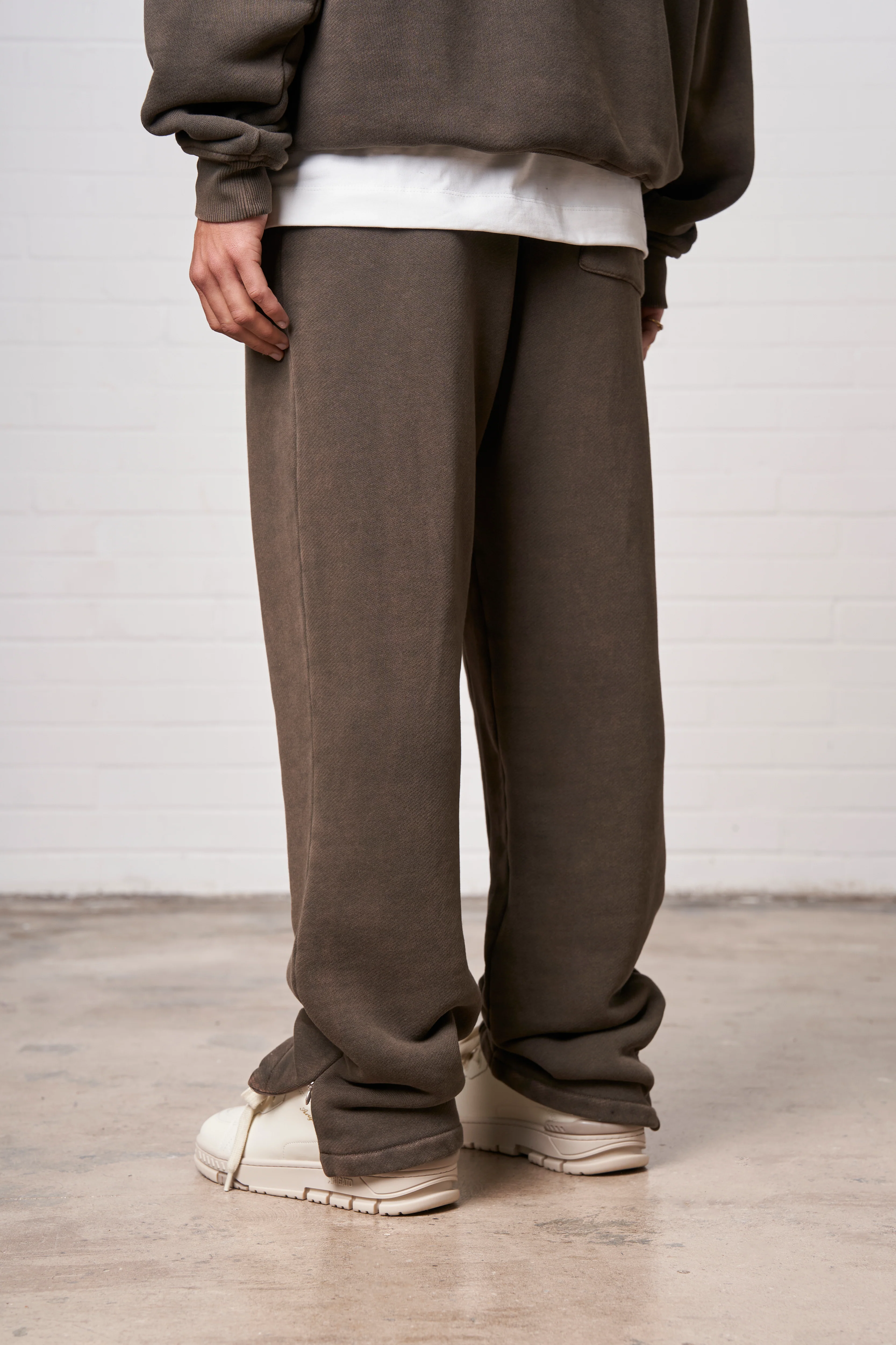 LAUNDERED CLASSICS JOGGERS - WASHED BROWN