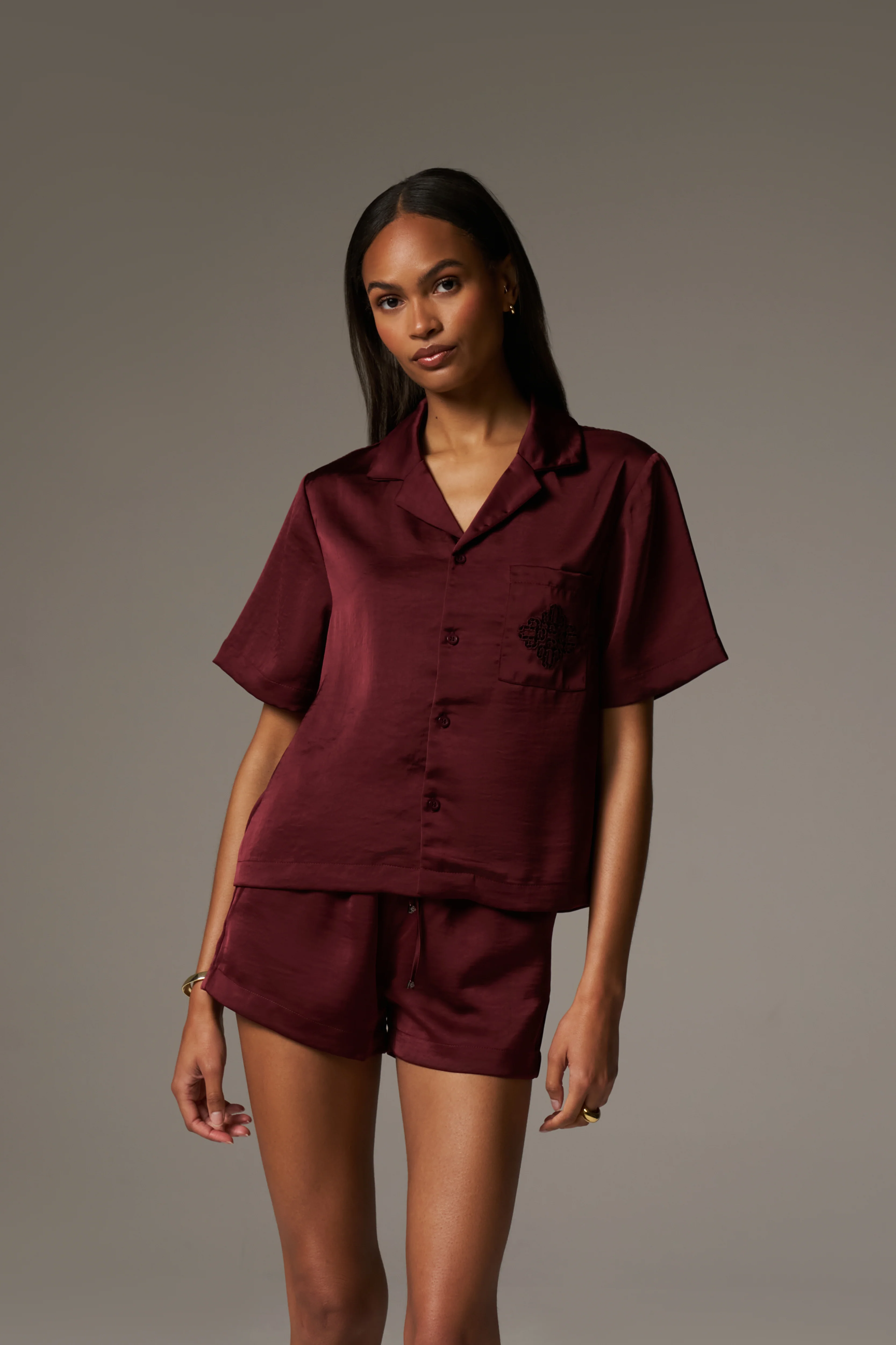 SATIN EMBLEM SHORTS - BURGUNDY