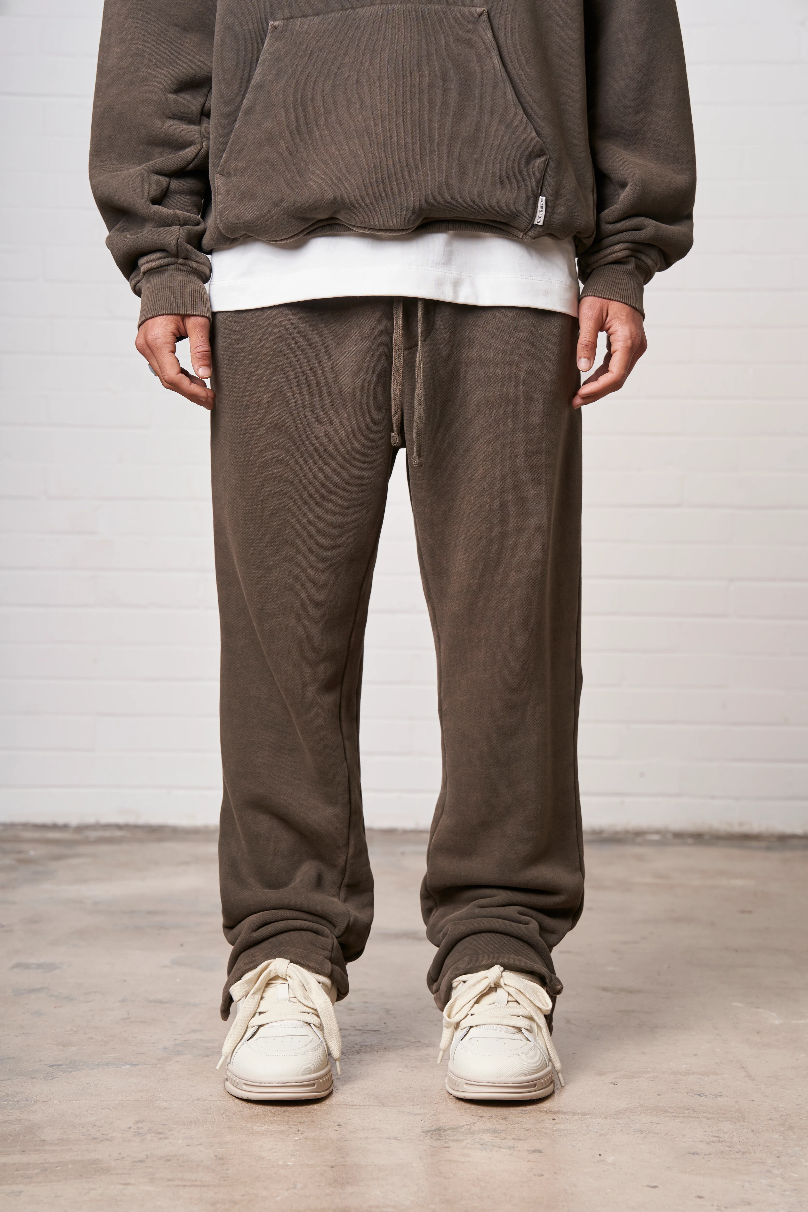 LAUNDERED CLASSICS JOGGERS - WASHED BROWN