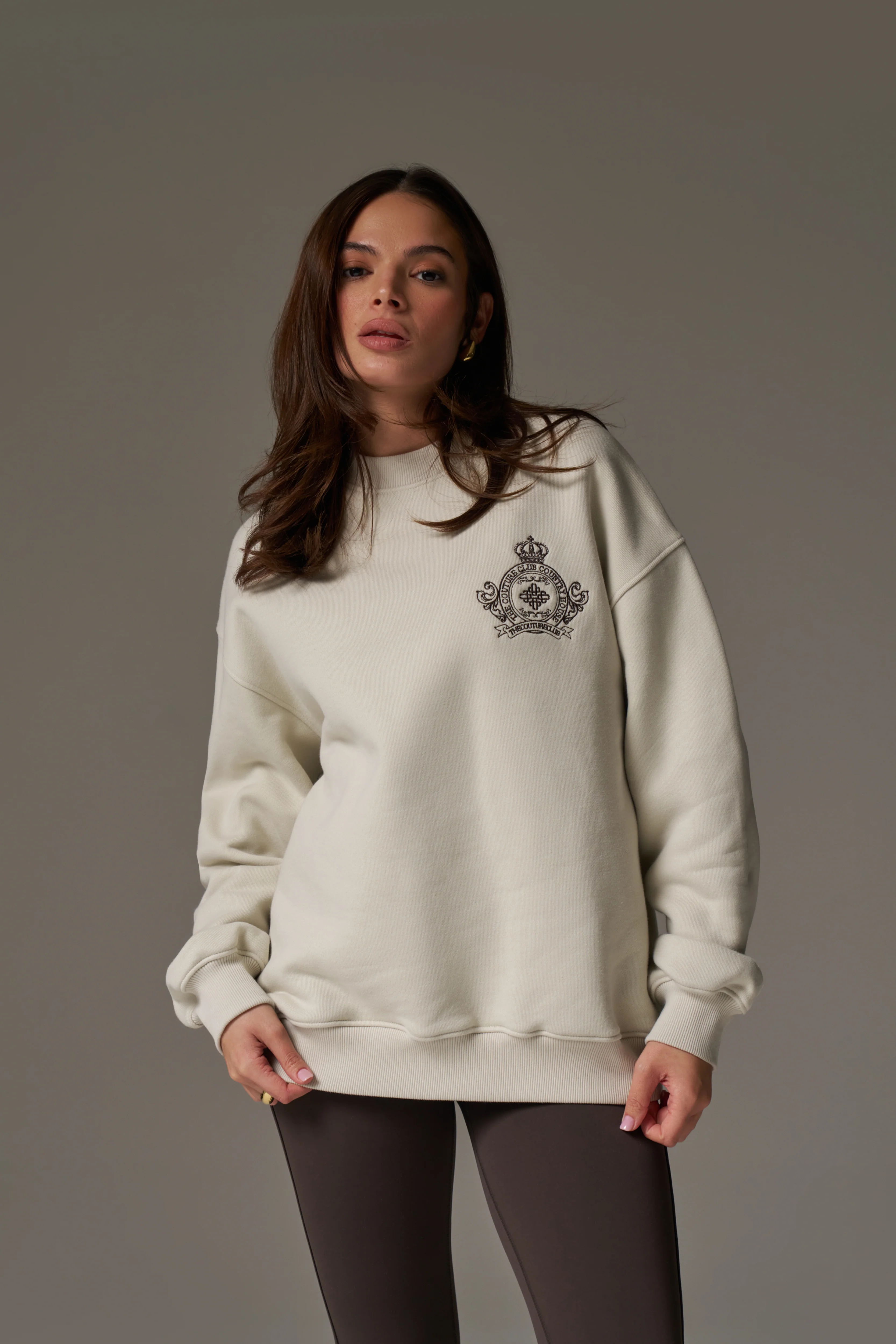 EMBROIDERED CREST OVERSIZED SWEATSHIRT - BONE