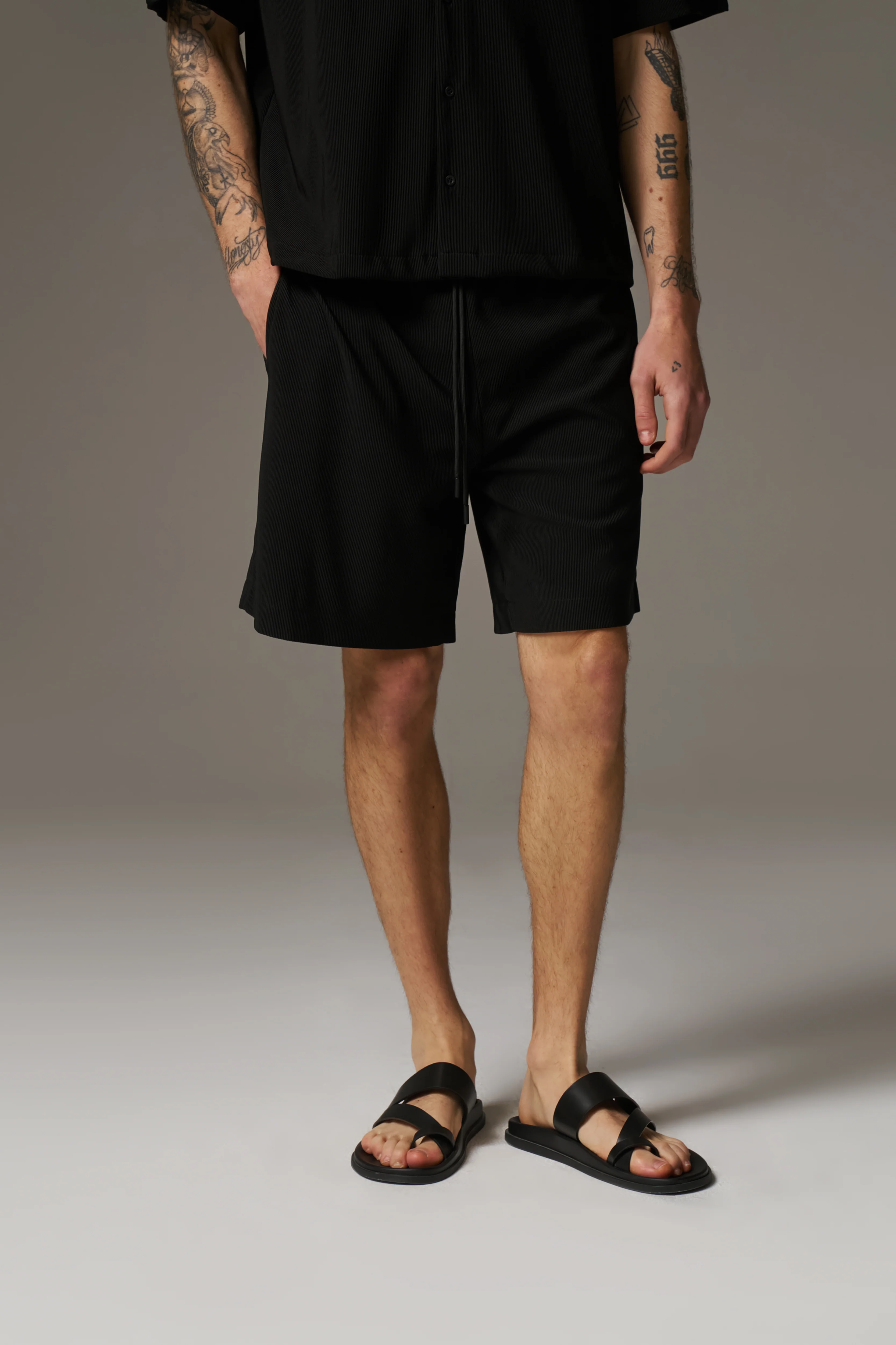 RIBBED SHORTS - BLACK
