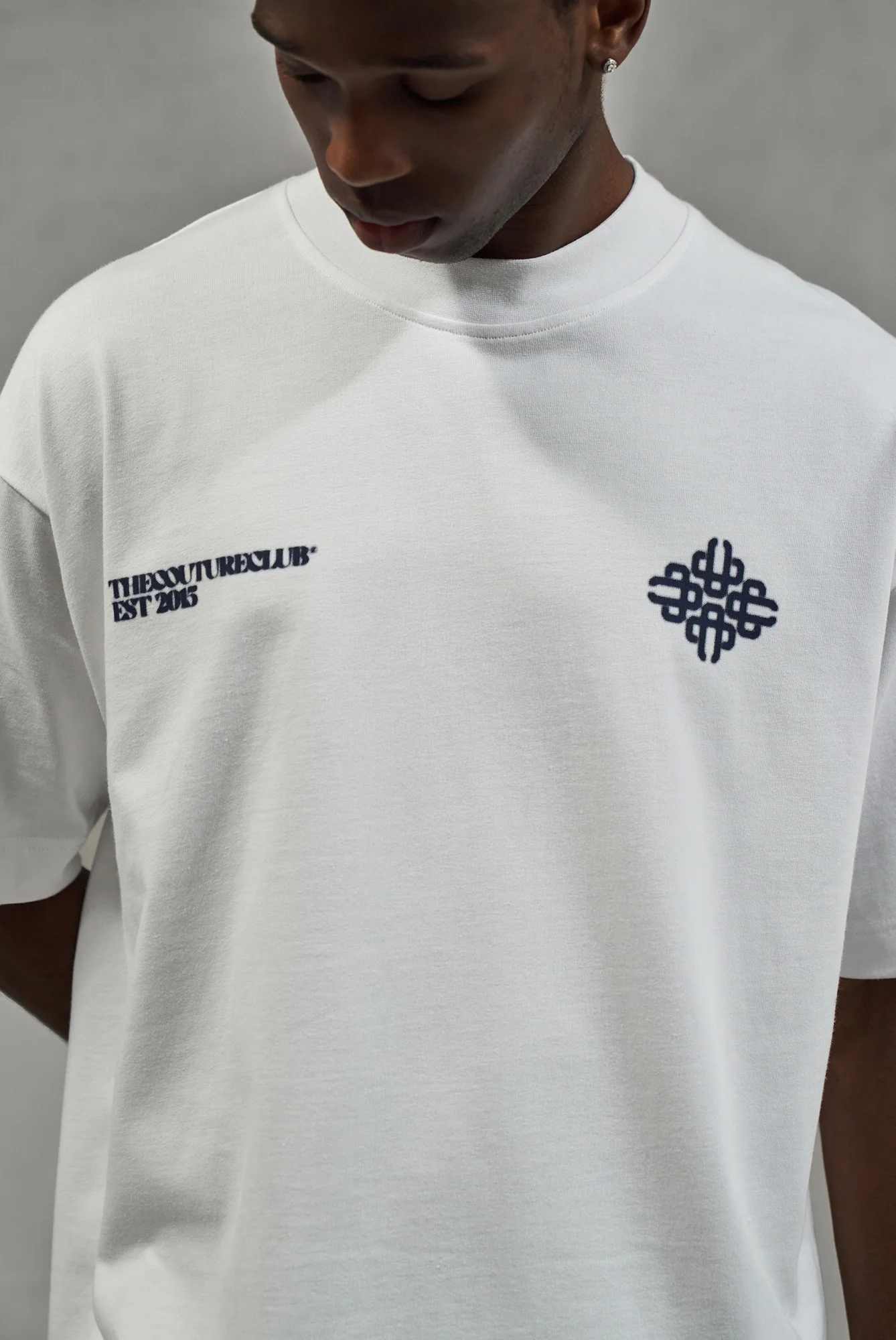 BLURRED GRAPHIC EMBLEM T-SHIRT - NAVY