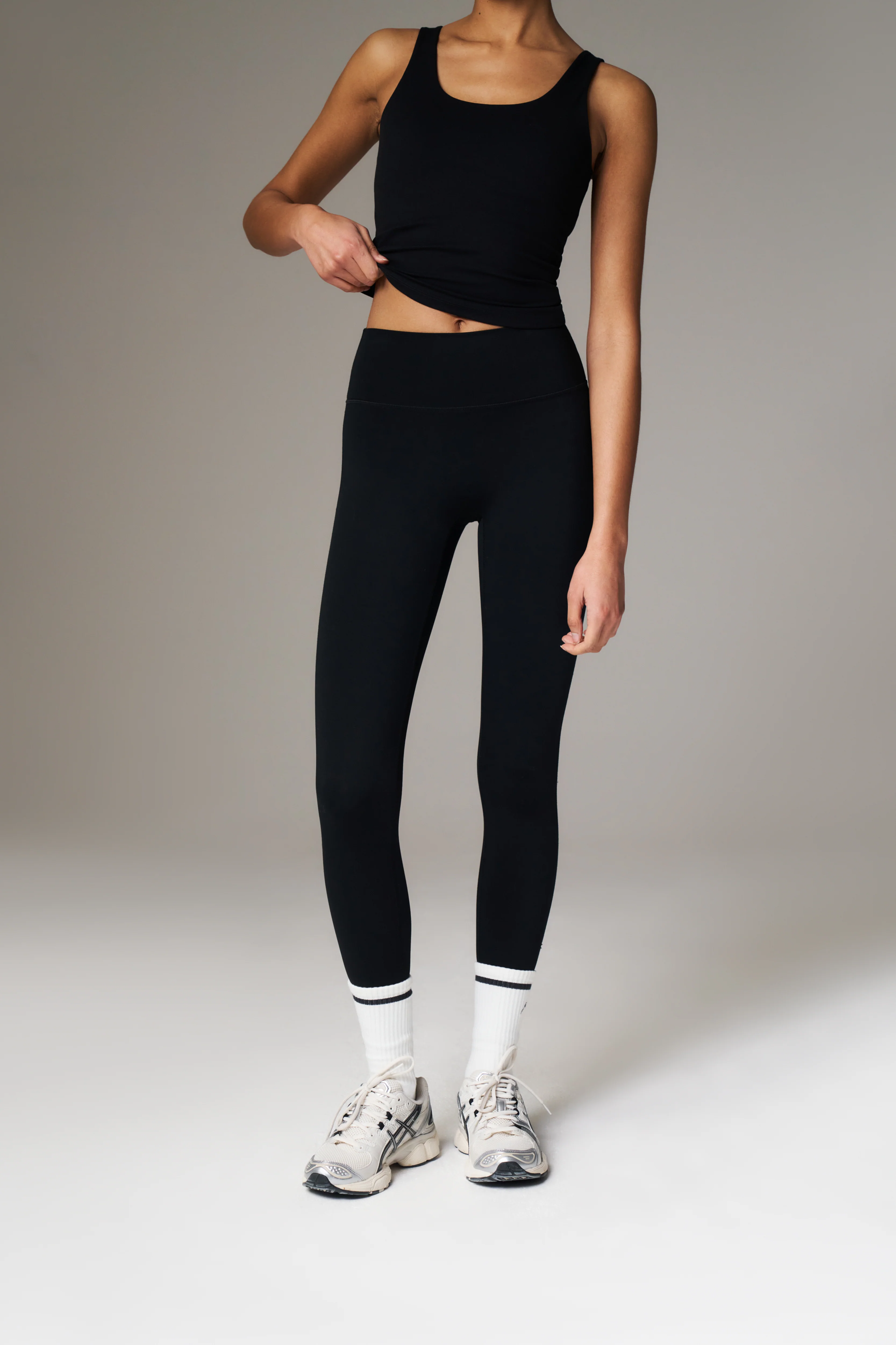 EMBLEM STRETCH SCULPTING LEGGINGS - BLACK