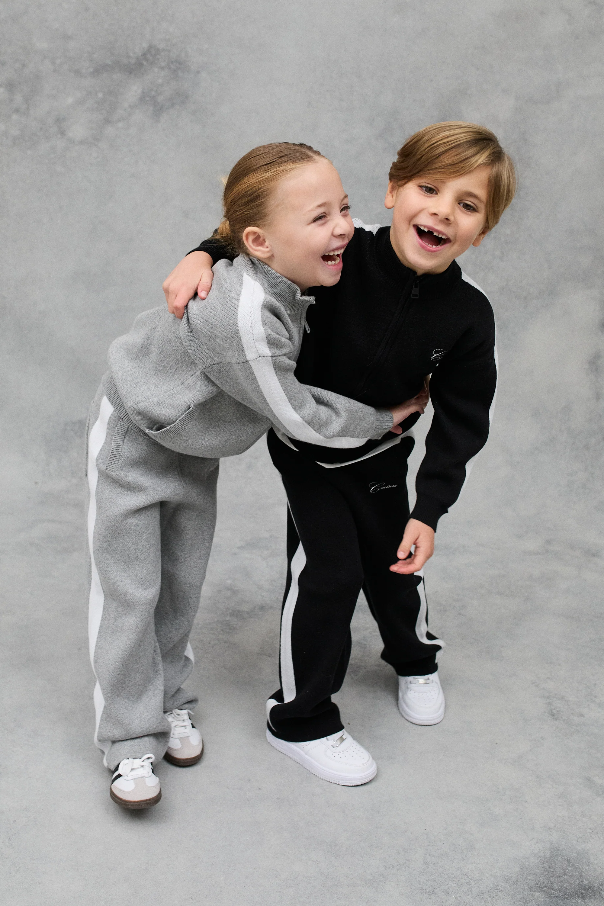 JNR SIDE STRIPE KNITTED ZIP THROUGH - BLACK