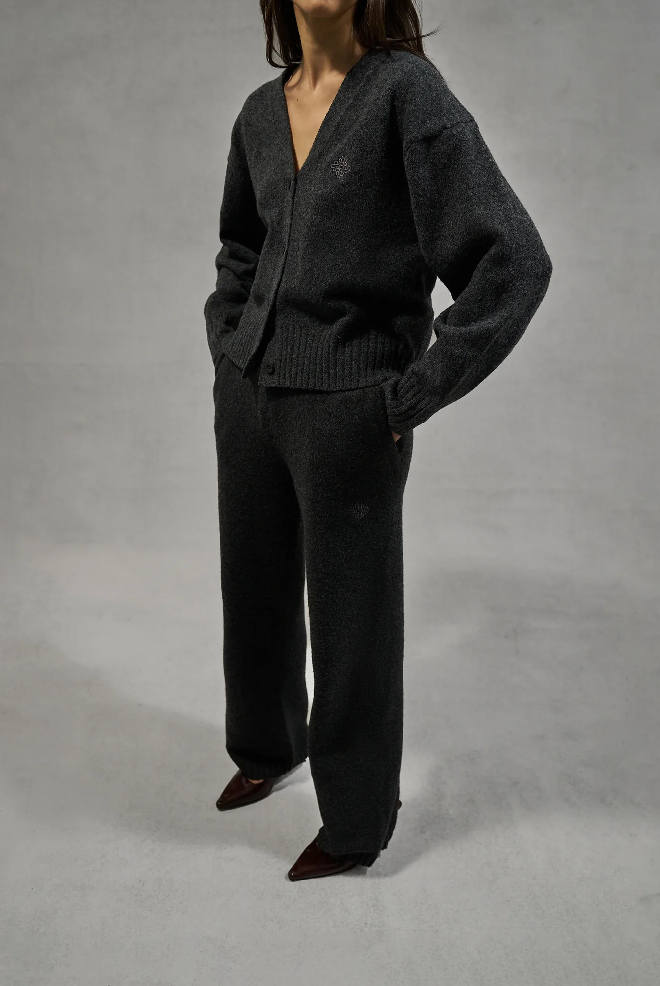 FLUFFY KNIT EMBLEM EMBROIDERED JOGGER - CHARCOAL