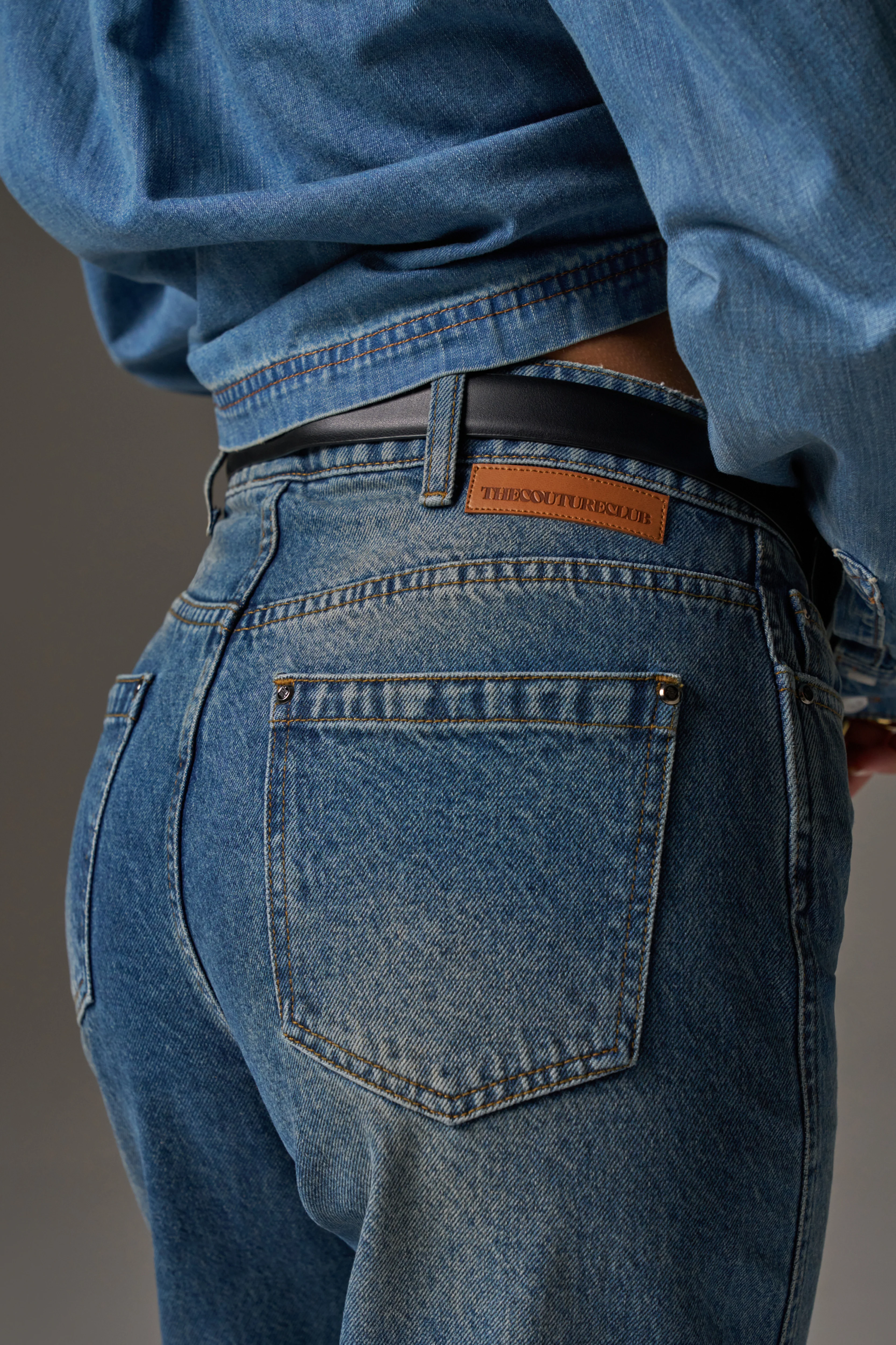 RELAXED STRAIGHT LEG JEANS - MID BLUE WASH