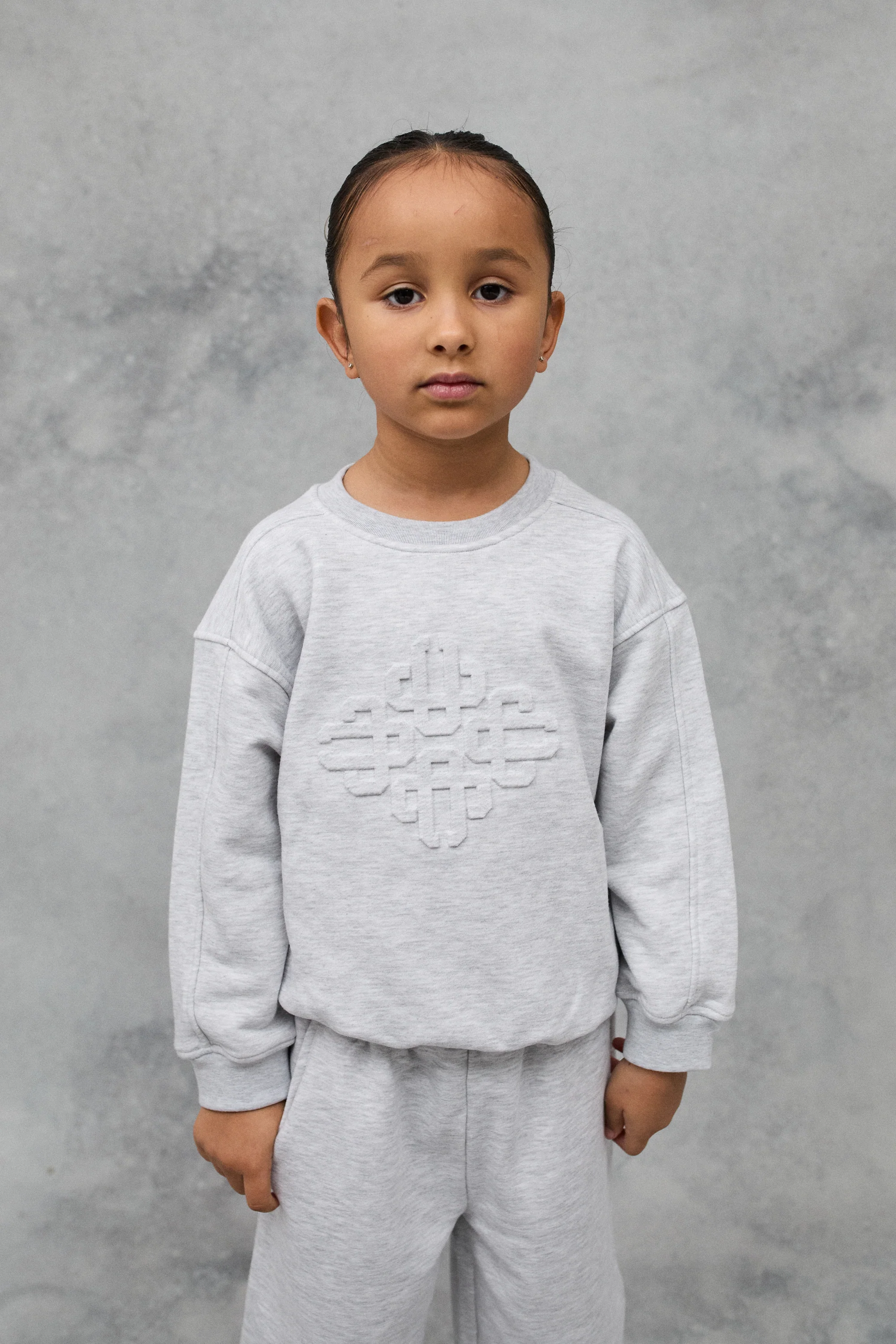 JNR EMBOSSED EMBLEM SWEATSHIRT - GREY MARL