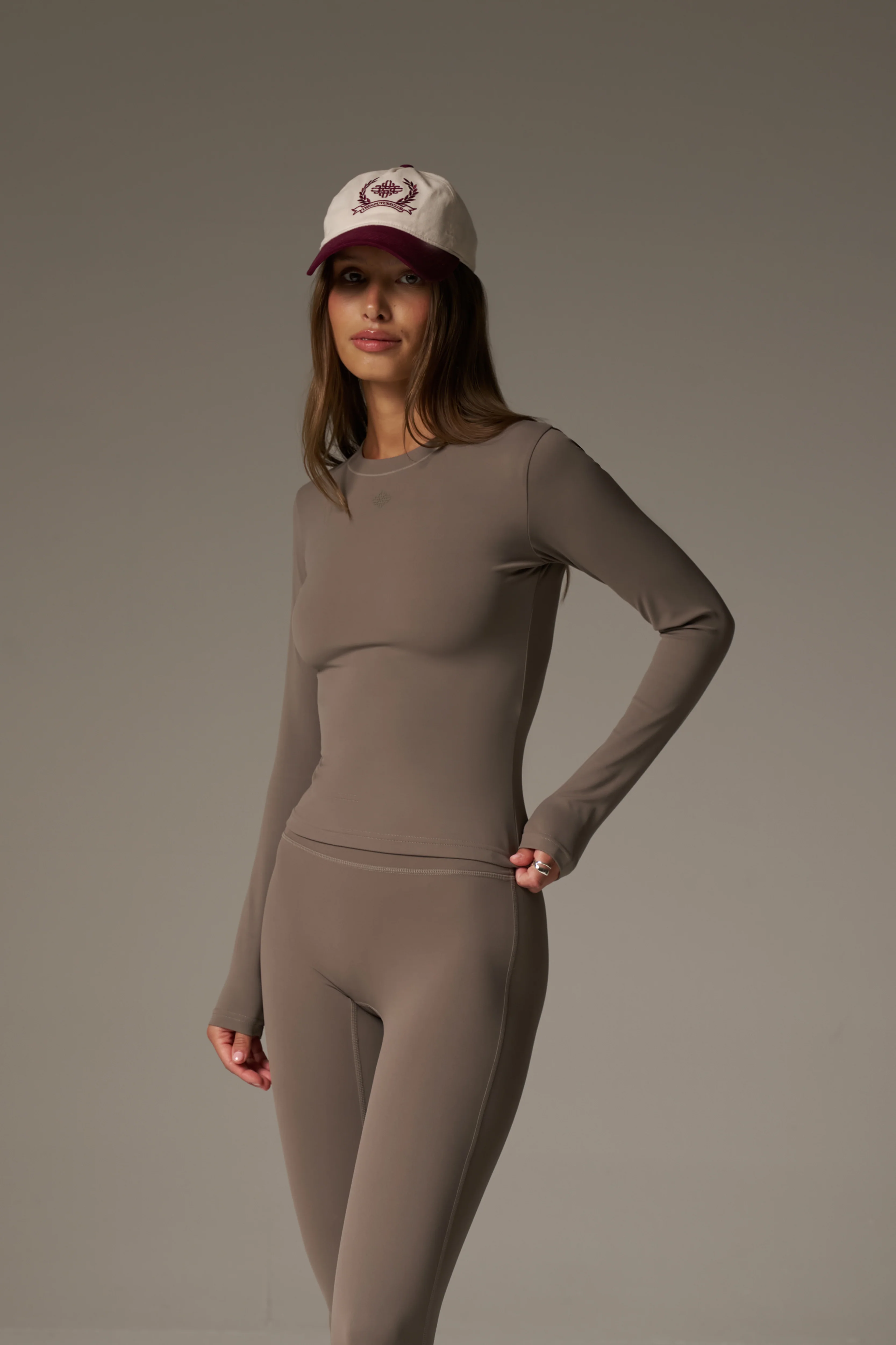 SCULPTING STRETCH LONG SLEEVE TOP - COCOA