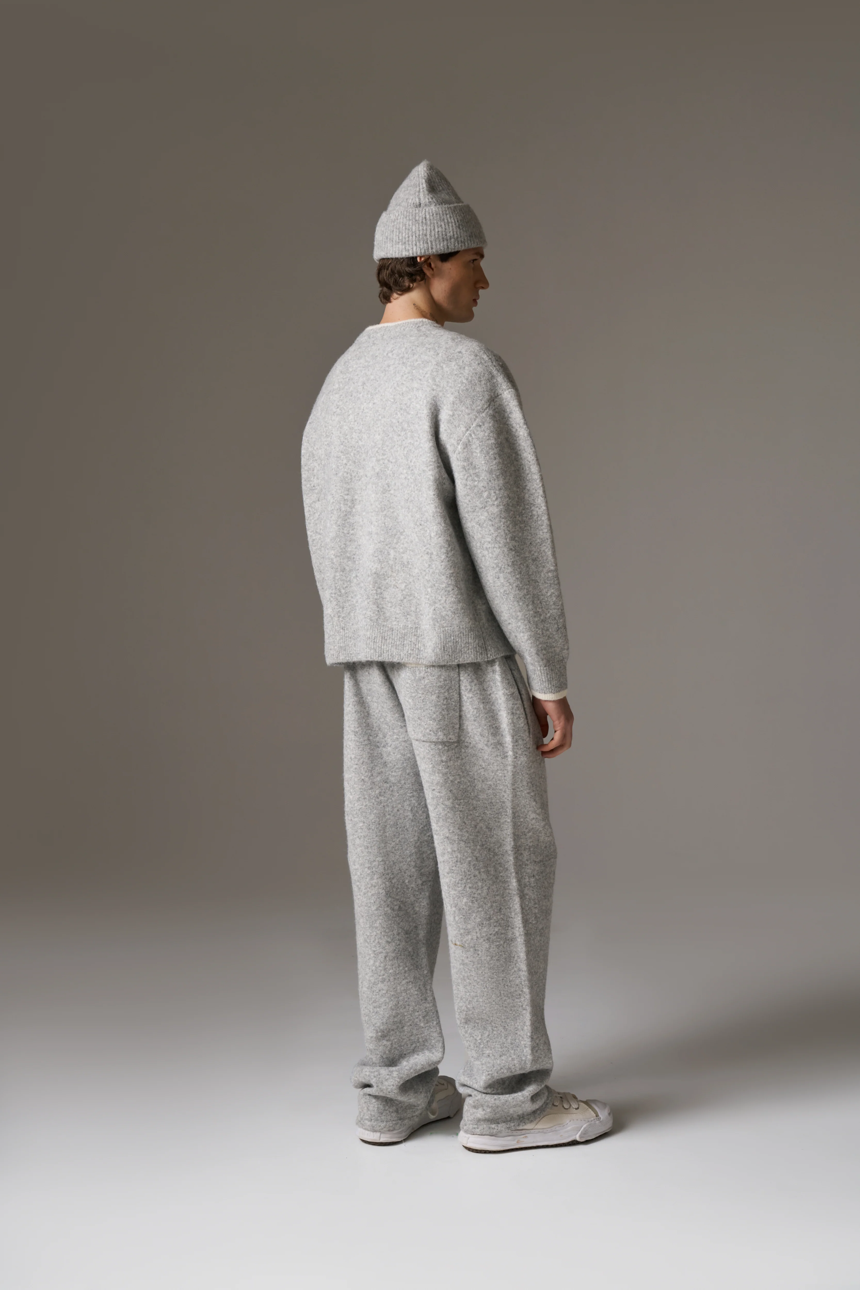 MONOGRAM EMBLEM KNITTED JOGGERS - GREY