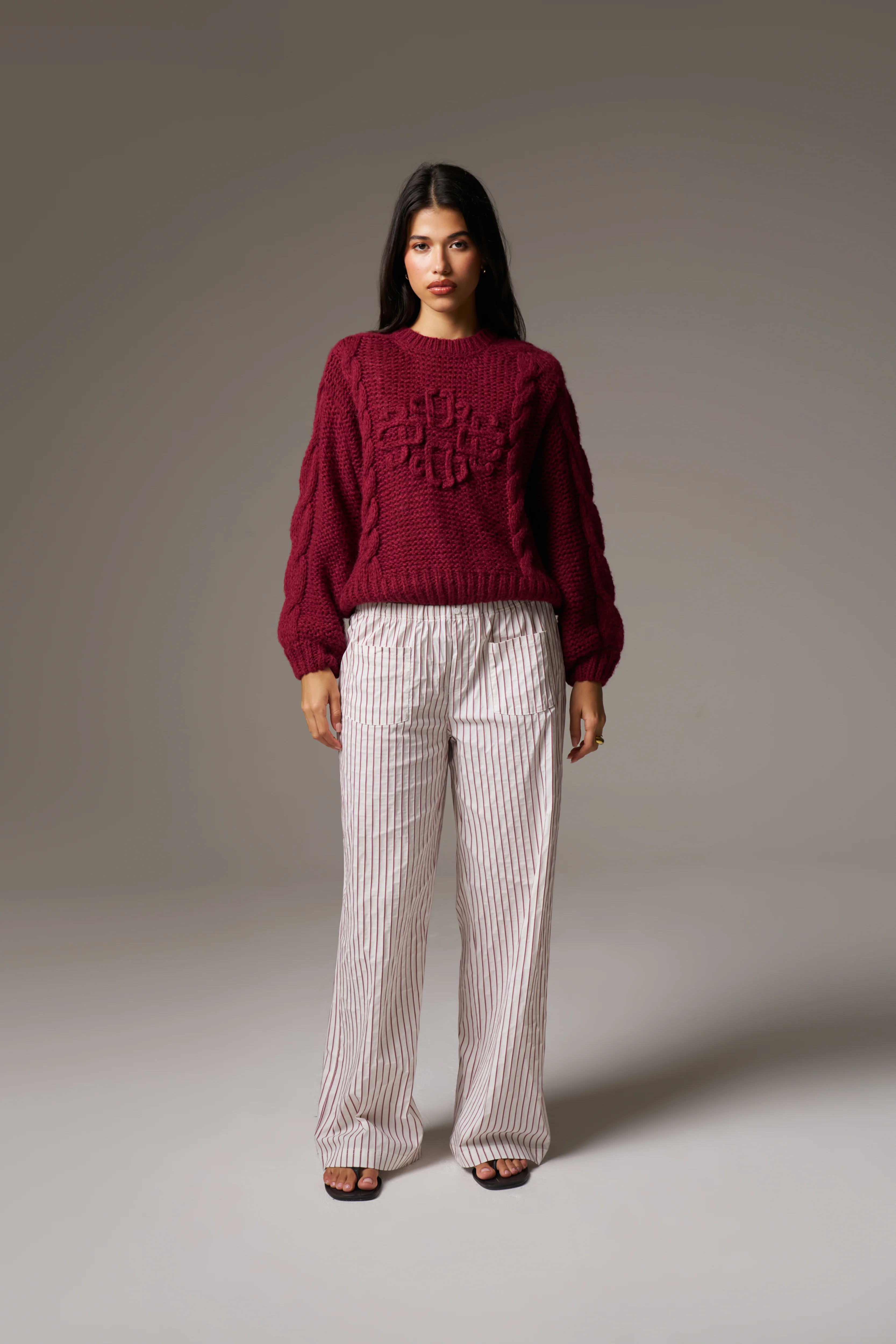 EMBLEM PLAITED OVERSIZED KNIT JUMPER - BURGUNDY