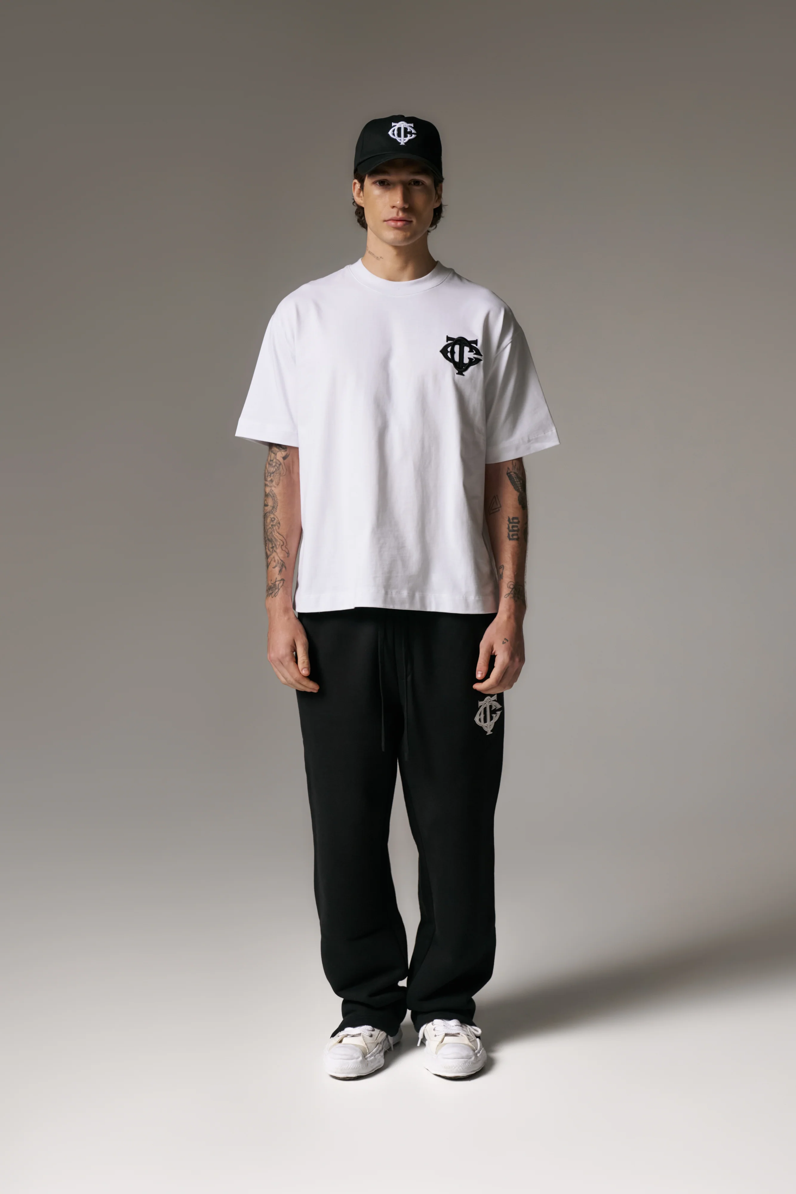 MONOGRAM EMBLEM T-SHIRT - WHITE