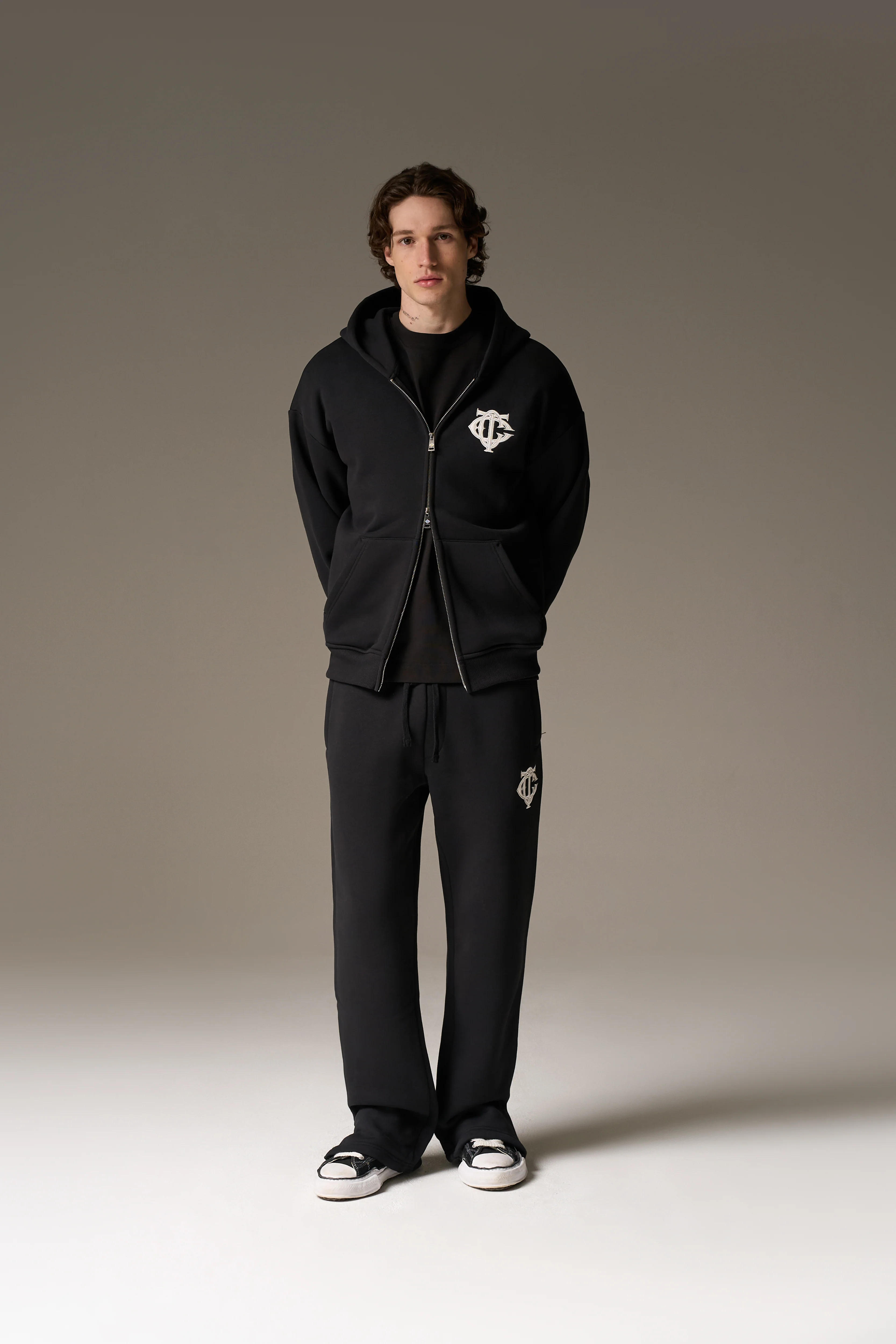 HEAVYWEIGHT MONOGRAM EMBLEM JOGGERS - BLACK