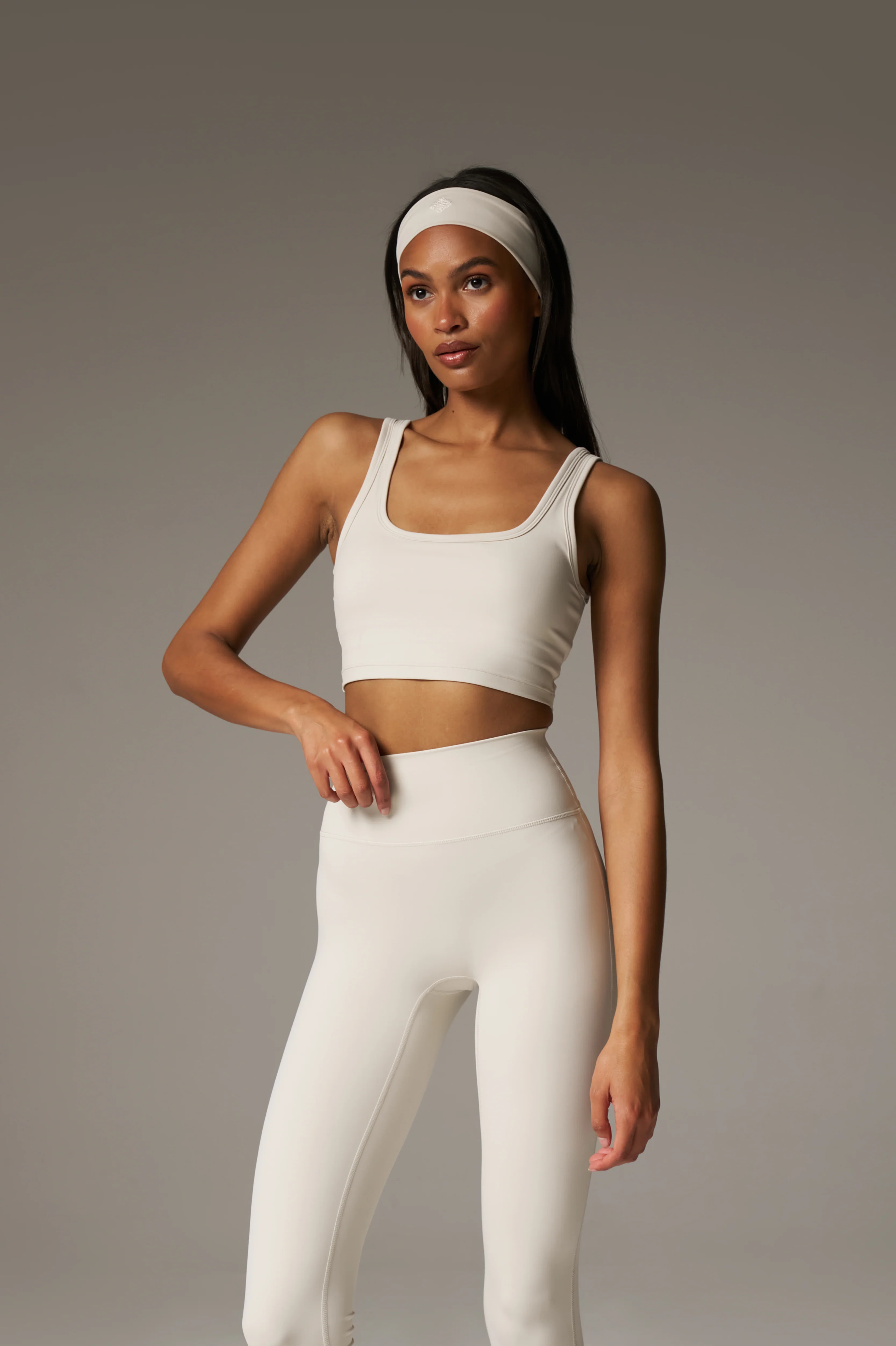 SCULPTING STRETCH EMBLEM SPORTS BRA - BONE