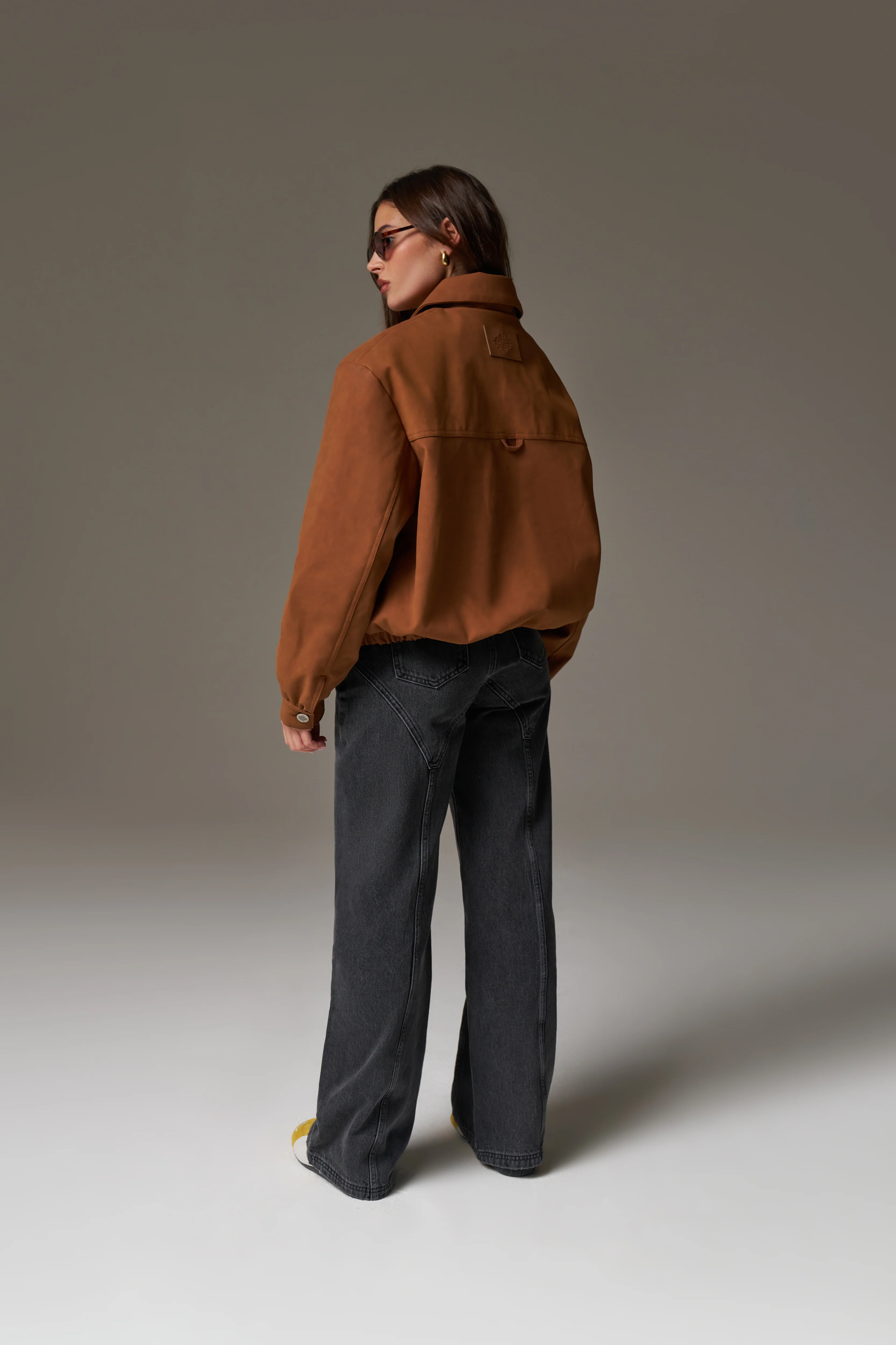 SEAM DETAIL WASHED JEANS - BLACK WASH