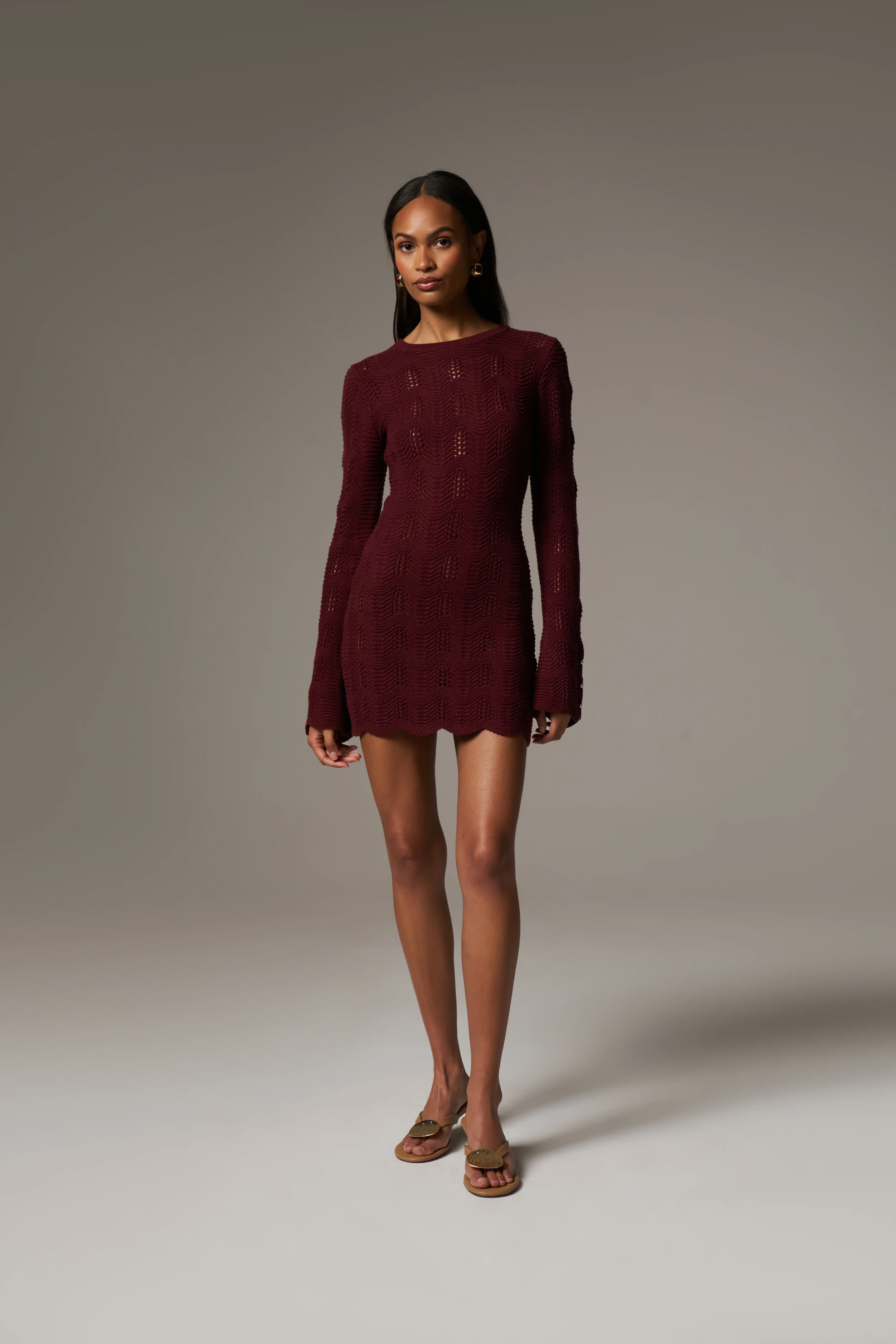 SCALLOP EDGE KNITTED MINI DRESS - BURGUNDY