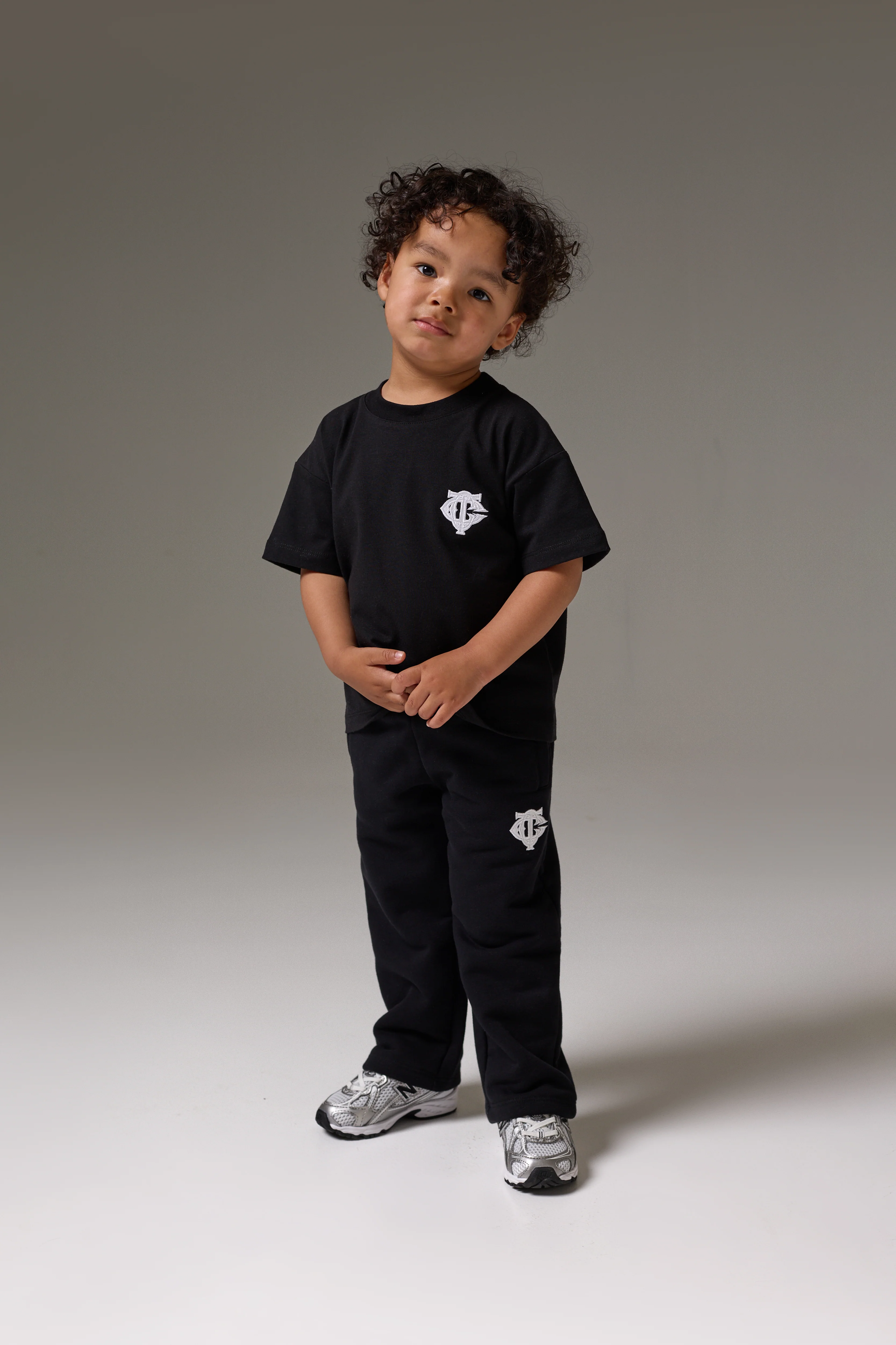 KIDS MONOGRAM EMBLEM APPLIQUE T-SHIRT - BLACK